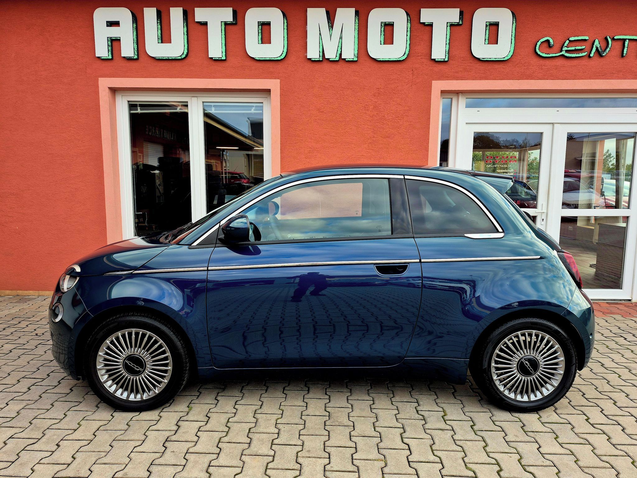 Fiat 500E, 42kwh 87KW ICON (ODPOČET DPH) - fotka 2