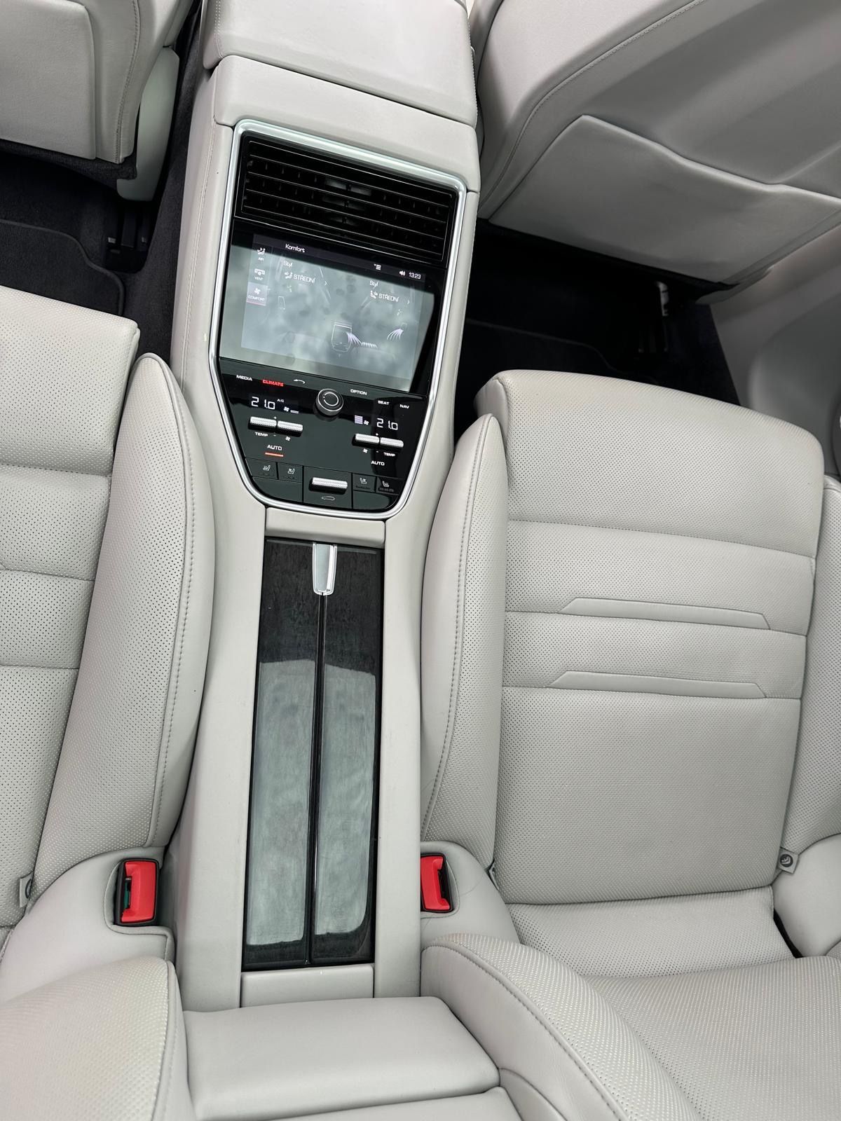 Porsche Panamera, 4S, Sport, 3.0 benzin - fotka 3