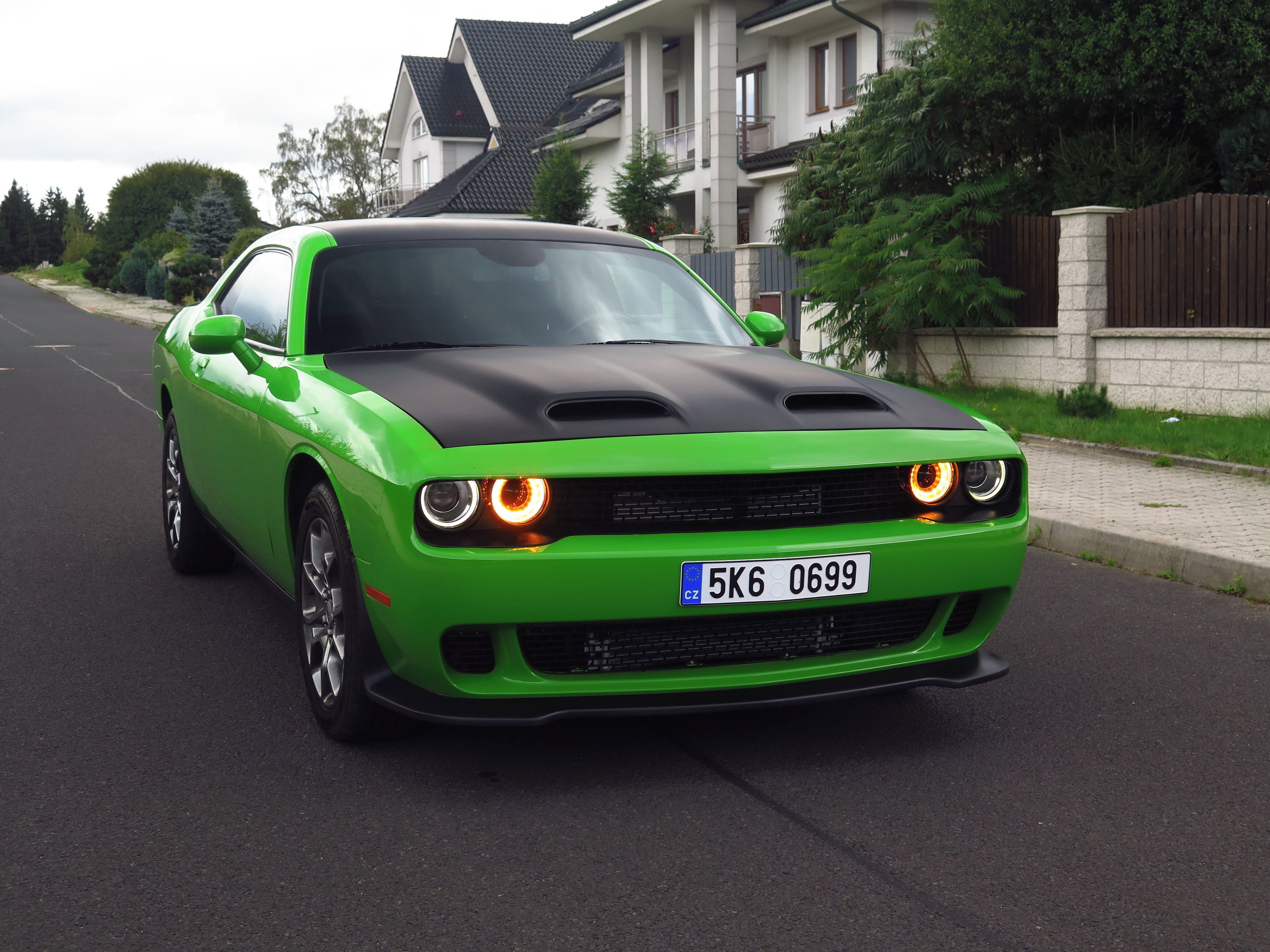 Dodge Challenger, 3.6 V6 - 4x4 - SRT vzhled - fotka 6