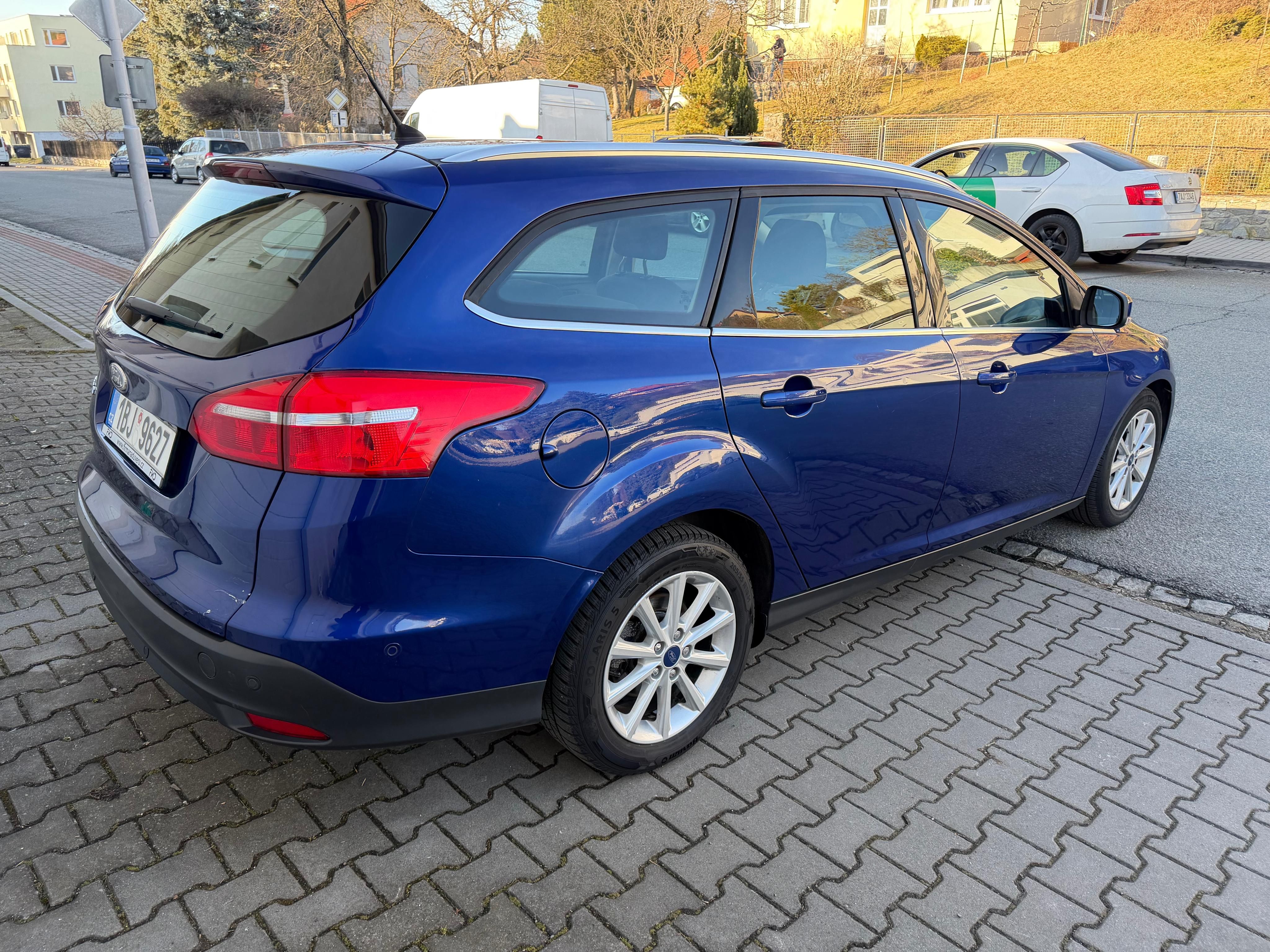 Ford Focus, 1.5tdci, klima, kamera, vyhrev - fotka 4