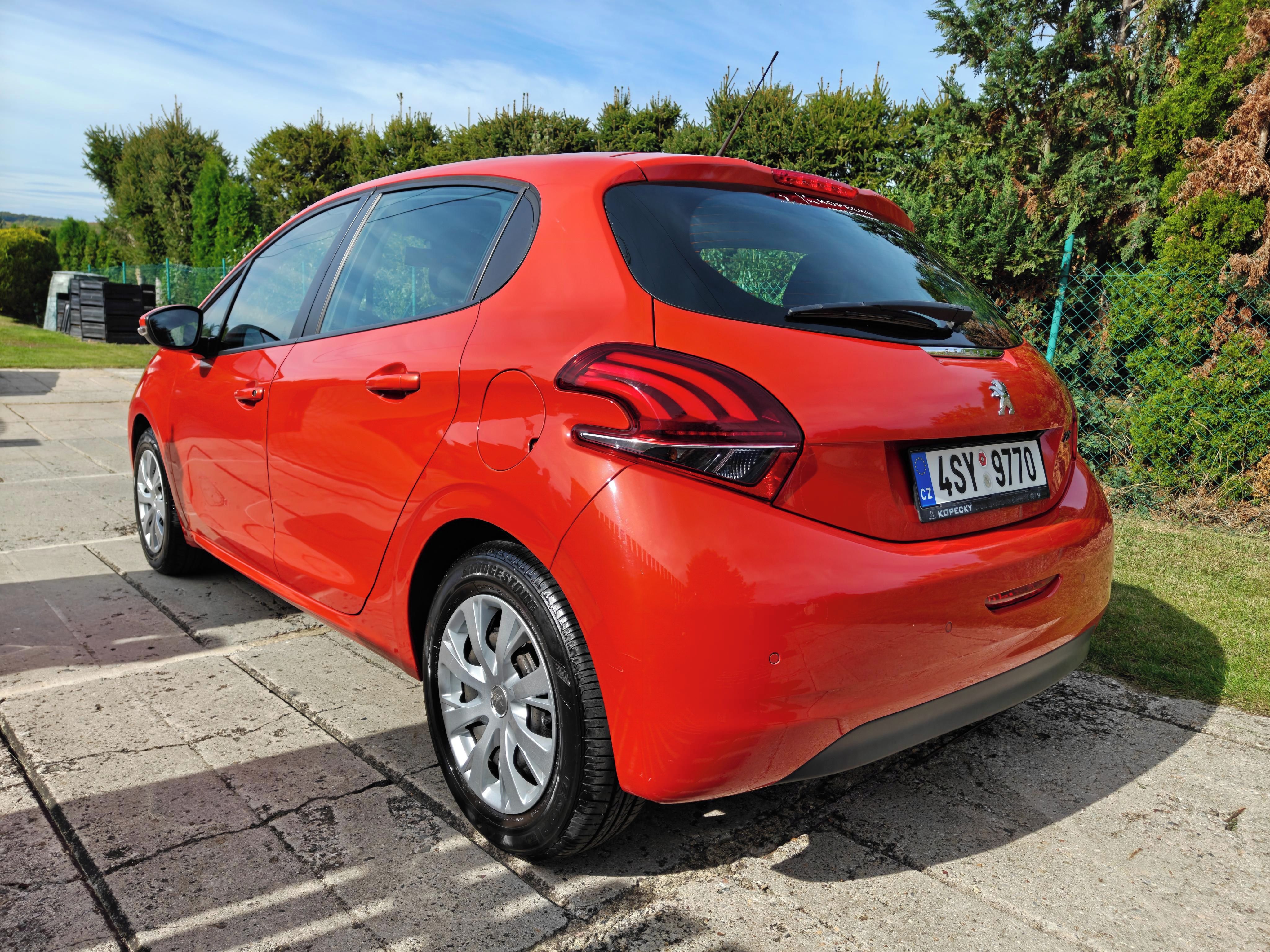 Peugeot 208, 1.2 i, najeto pouze 27.300km - fotka 3