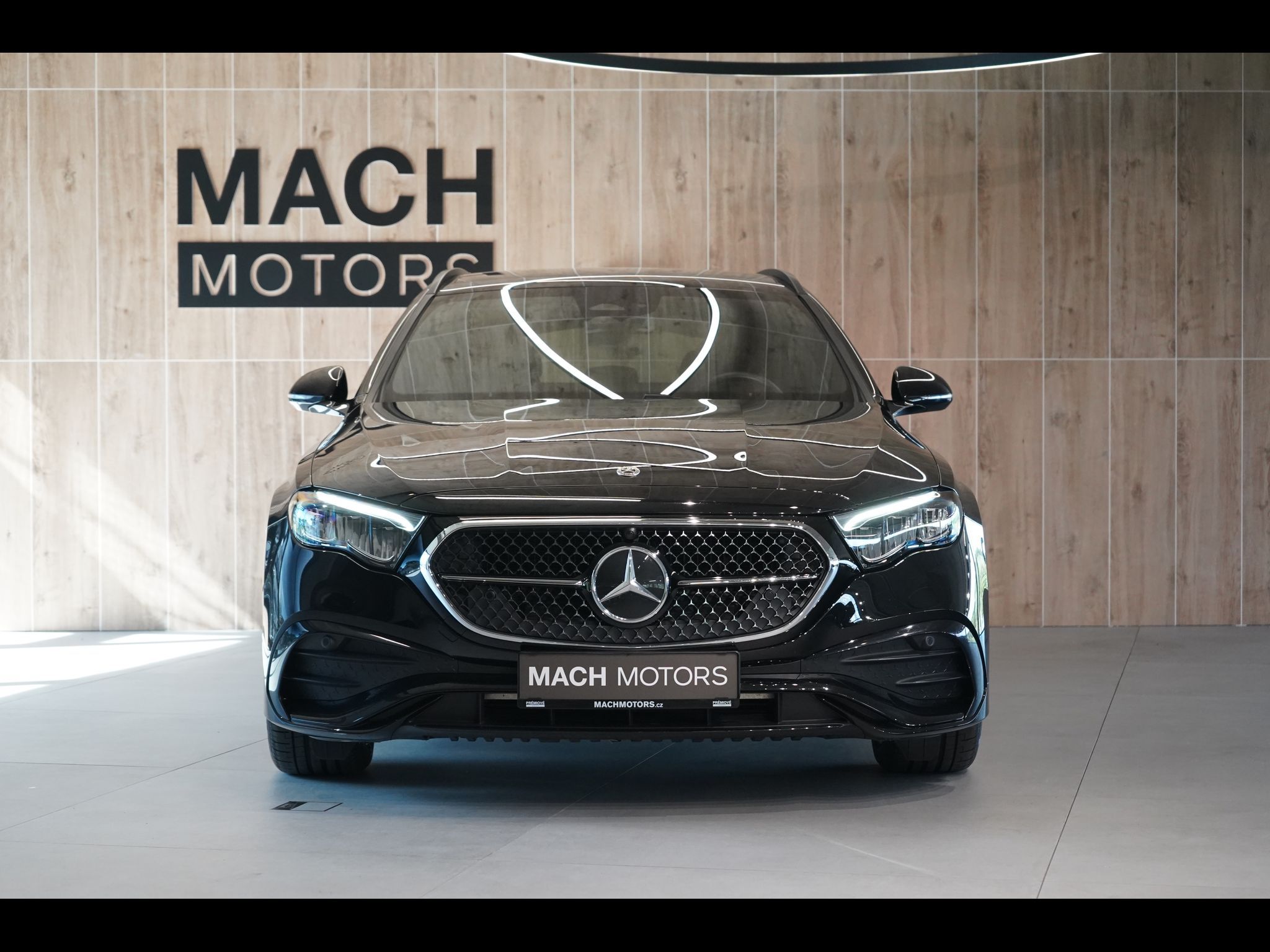 Mercedes-Benz Třídy E, 220d 4MATIC AMG, Pano, Tažné - fotka 3