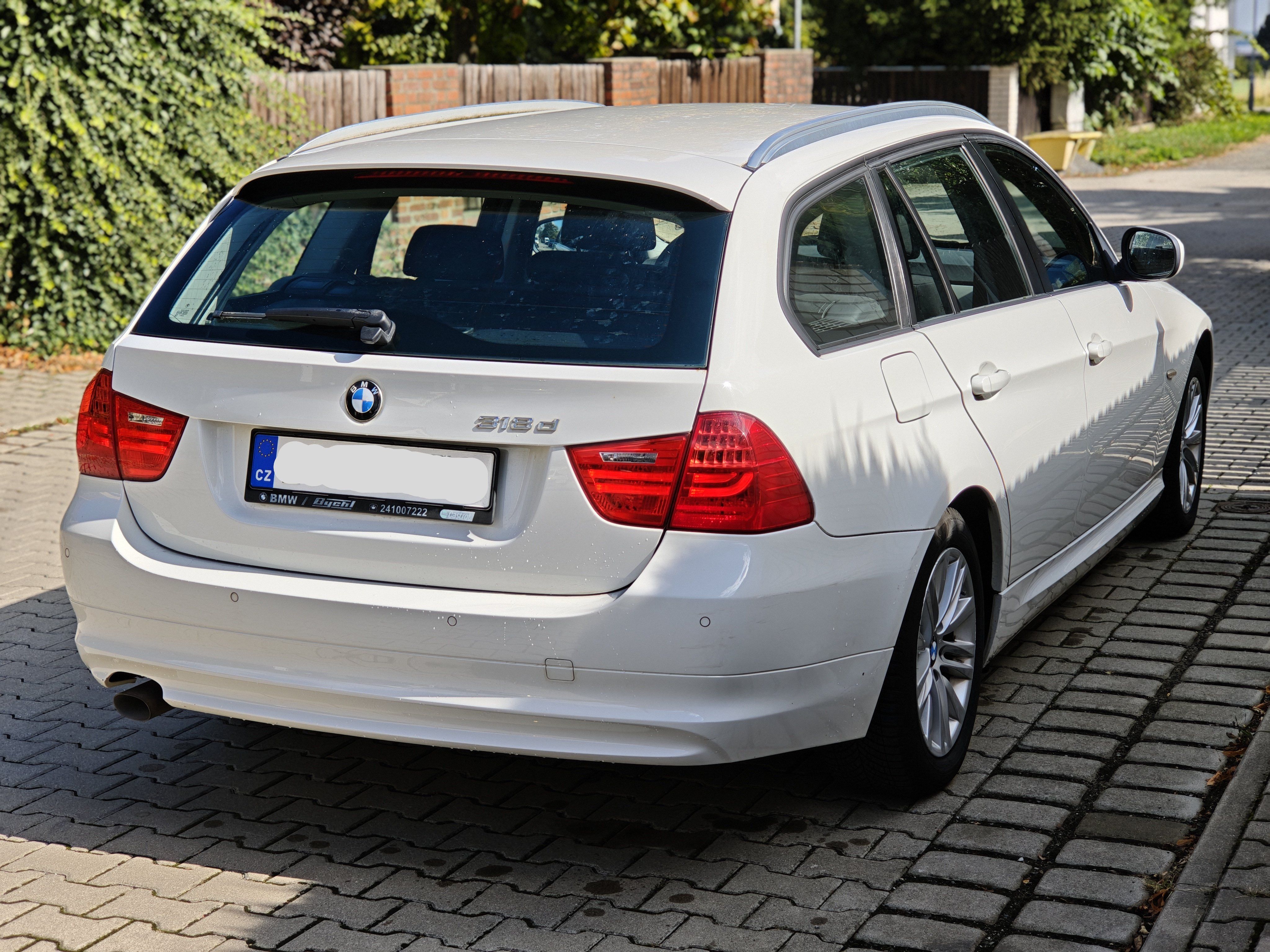 BMW Řada 3, BMW kombi 318d LCI 1.majitel - fotka 2