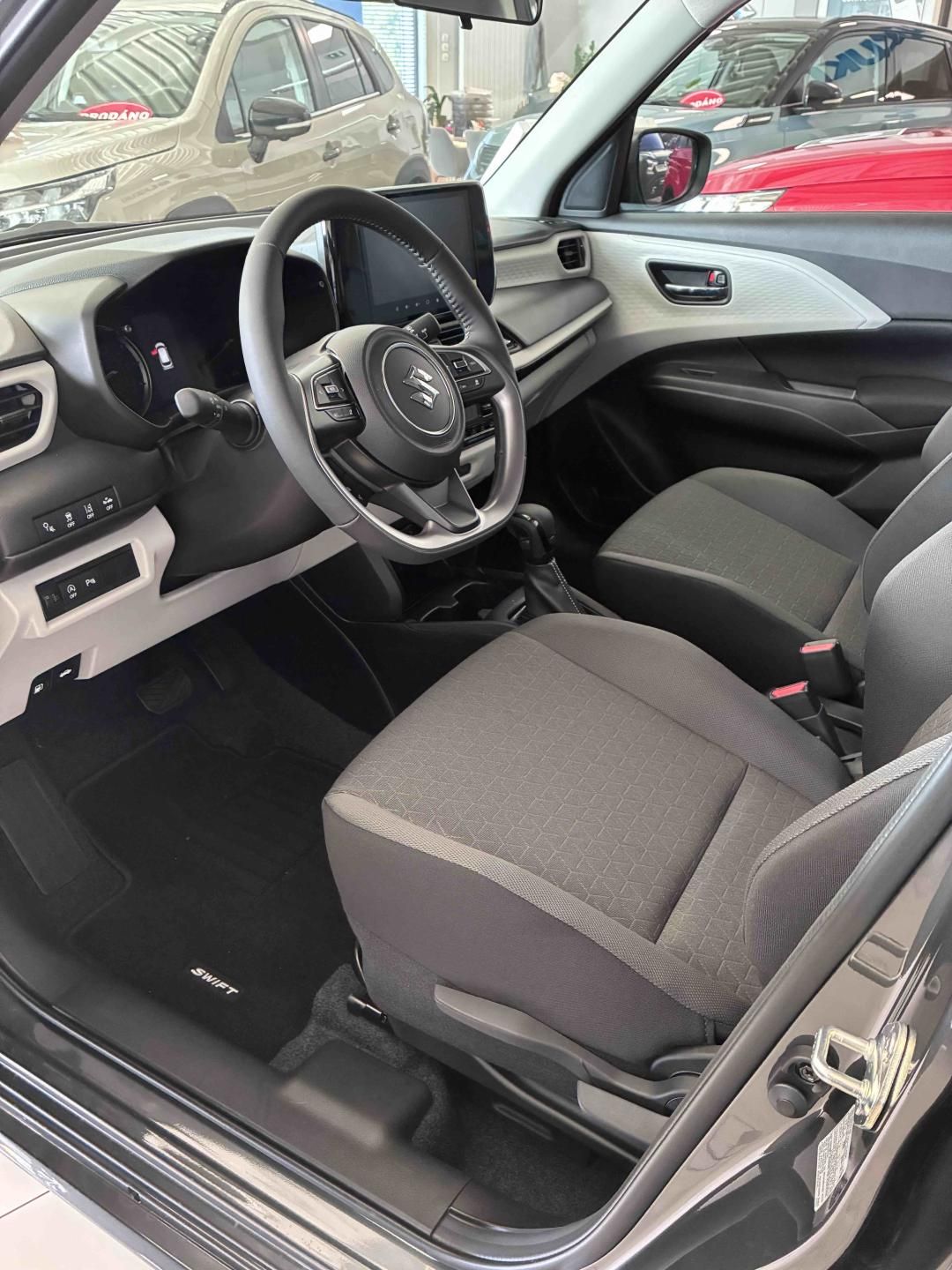 Suzuki Swift, 1,2 PREMIUM HYBRID CVT MY26 - fotka 4