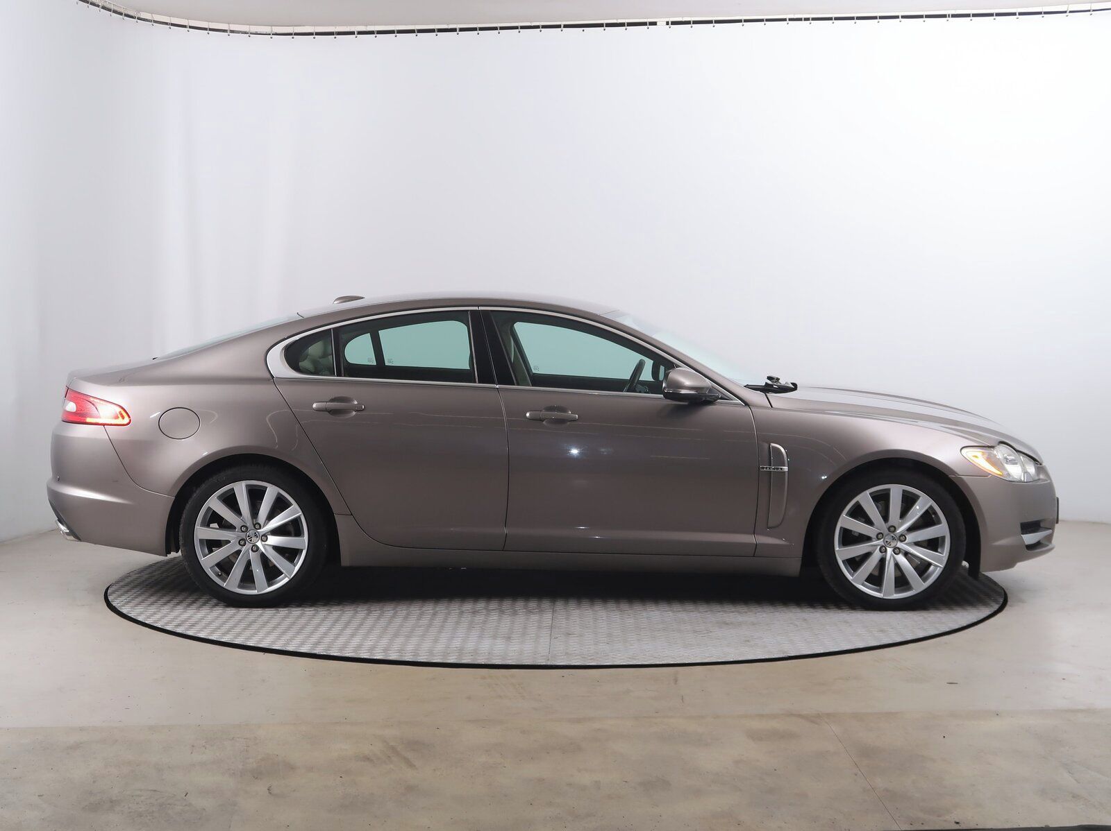 Jaguar XF, 3.0 D, Automat - fotka 6
