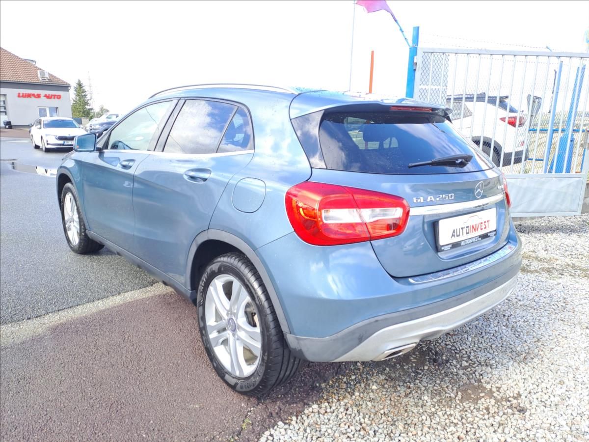 Mercedes-Benz GLA, 250 4MATIC AUTOMAT - fotka 4