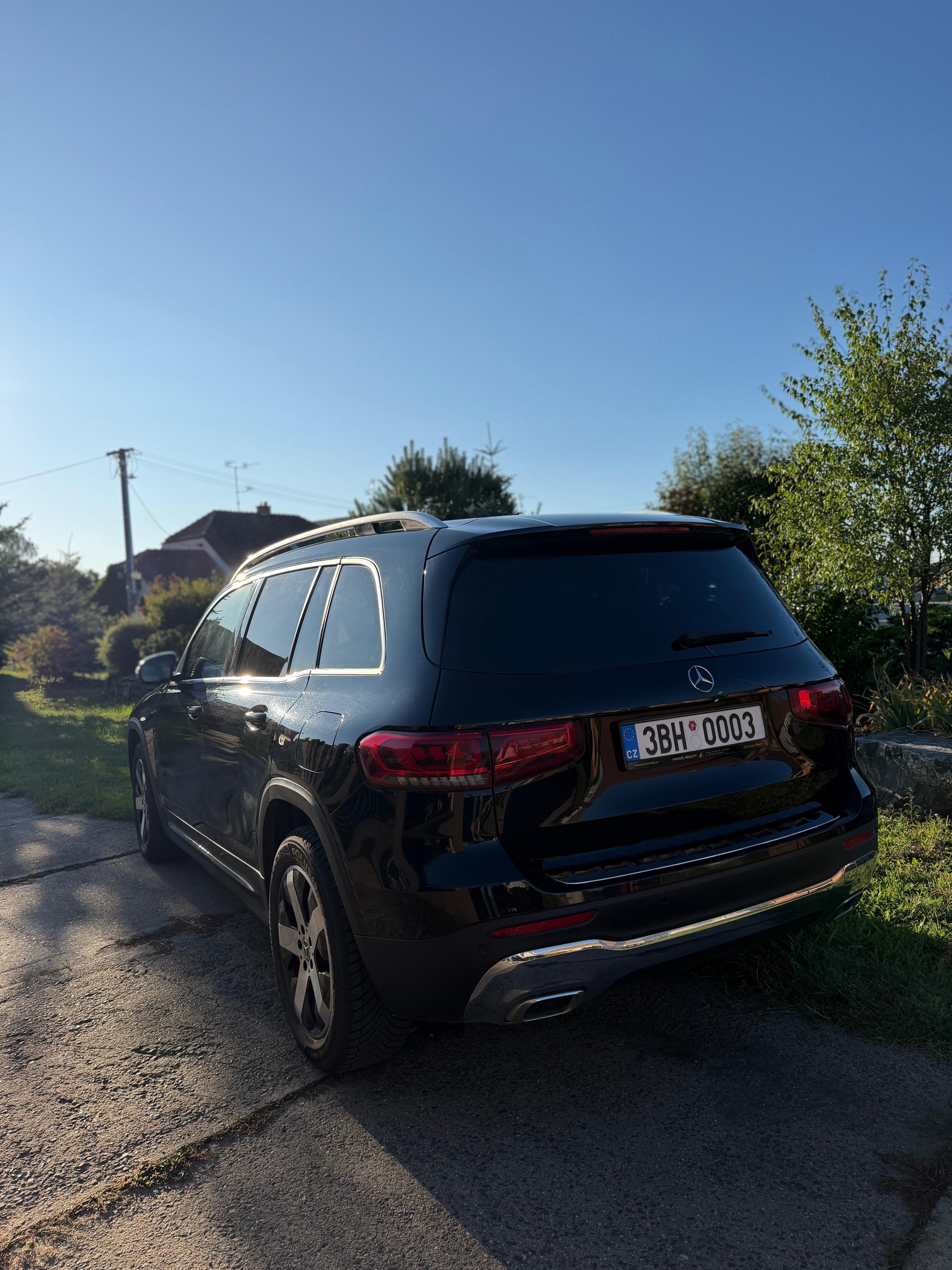 Mercedes-Benz GLB, Mercedes-Benz GLB 200d - fotka 4