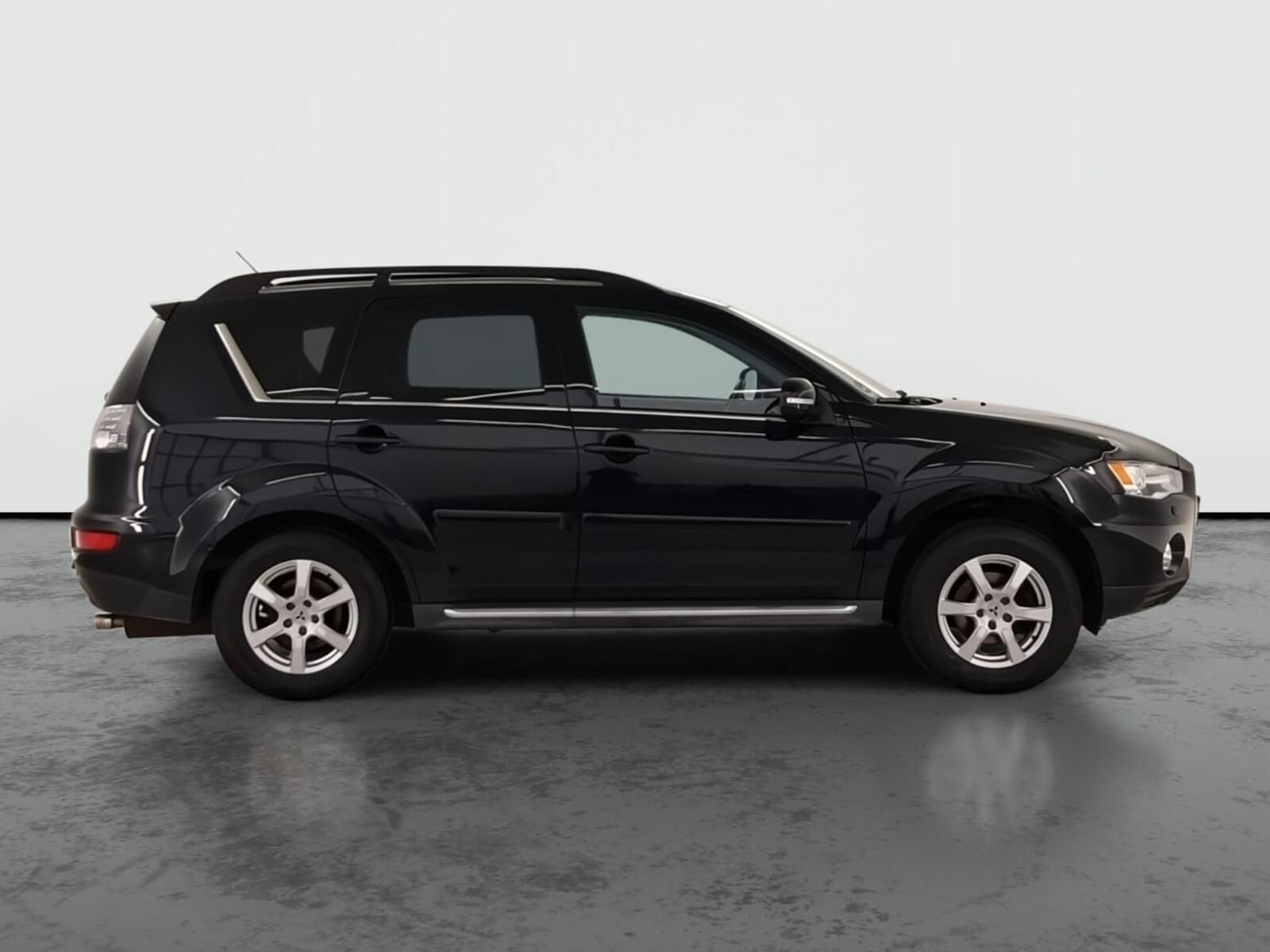 Mitsubishi Outlander, 2.2 DI-D, 4X4, 7 míst - fotka 6