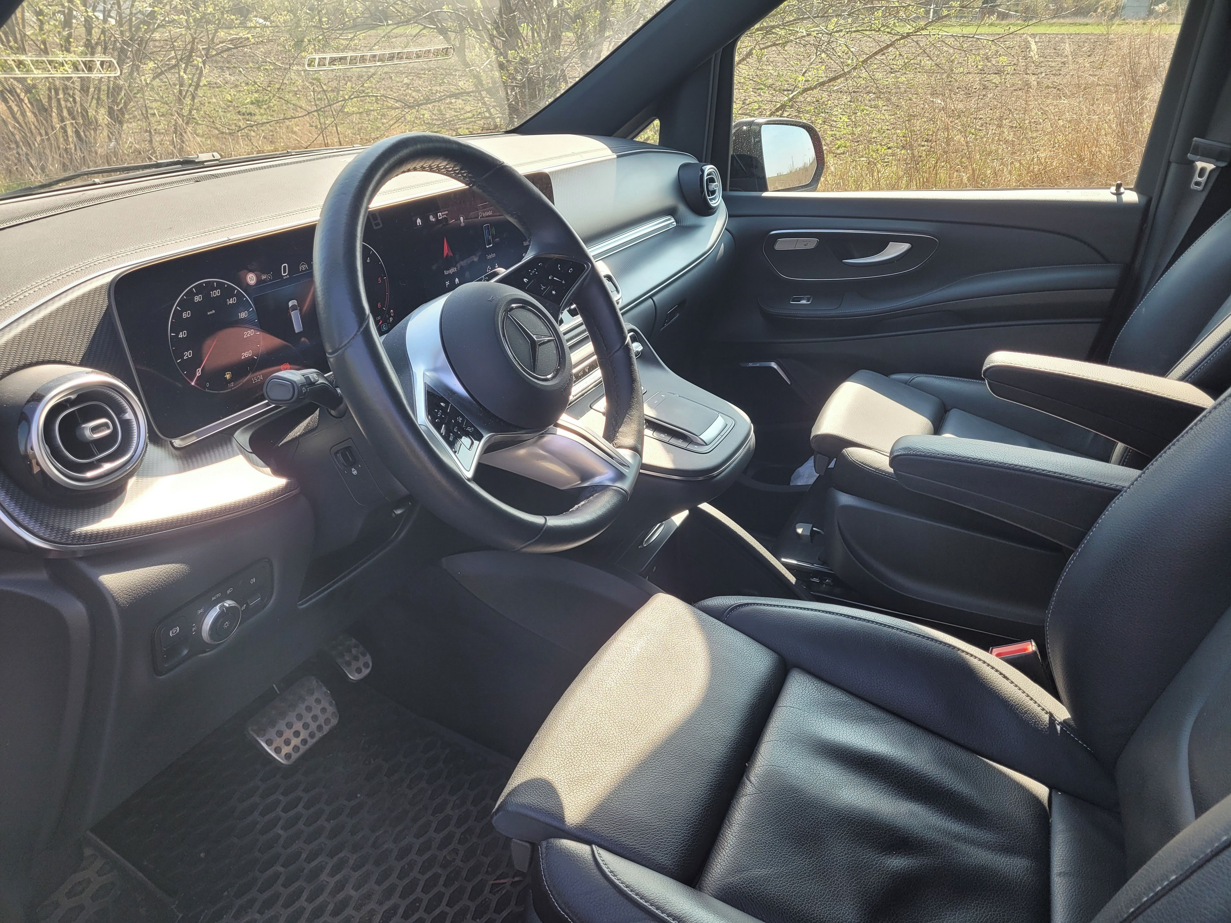 Mercedes-Benz Třídy V, Model MERCEDES BENZ V 300d AMG - fotka 2