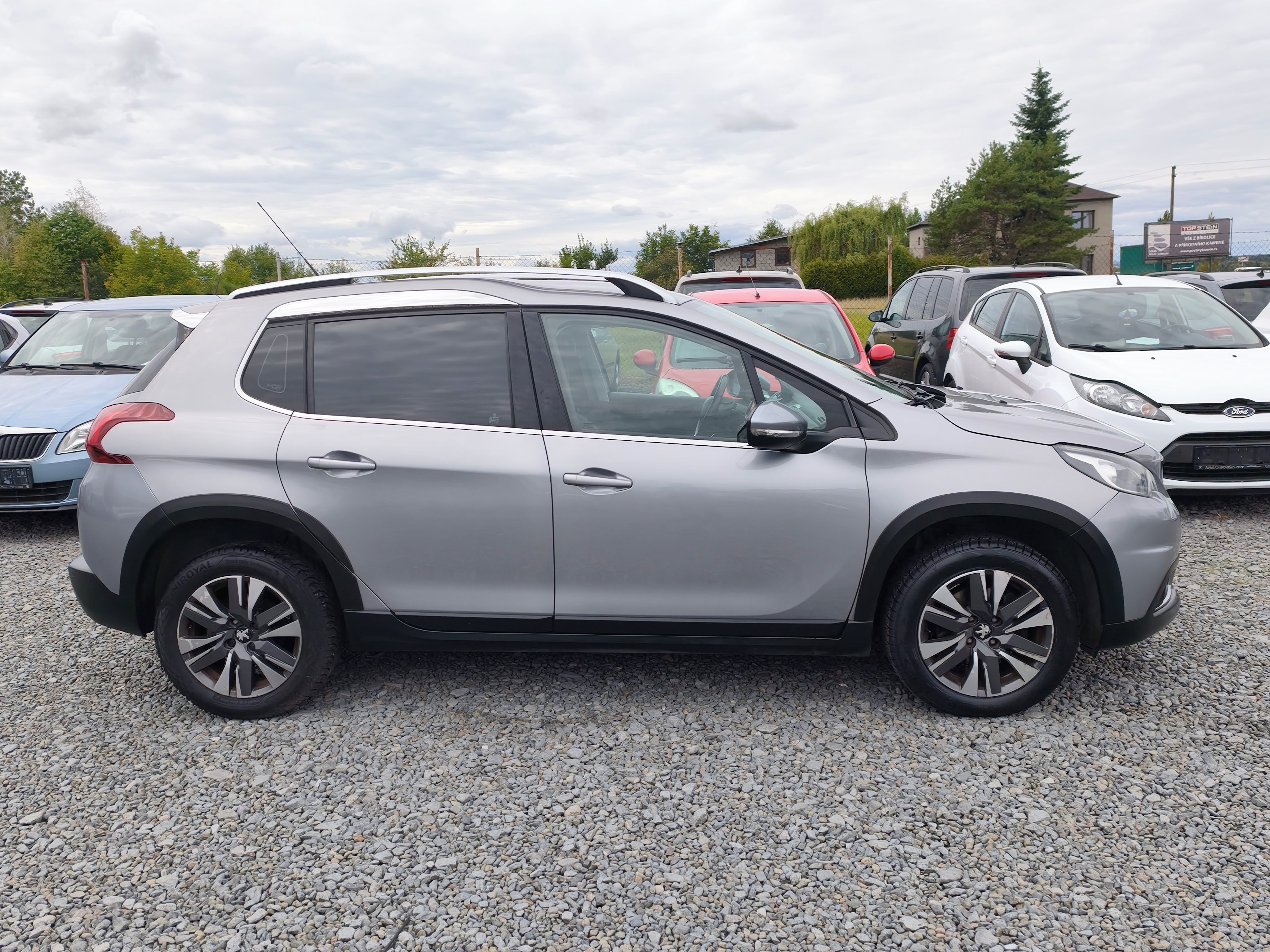 Peugeot 2008, 1.2 PT AT Kůže, Navi, Klima - fotka 5