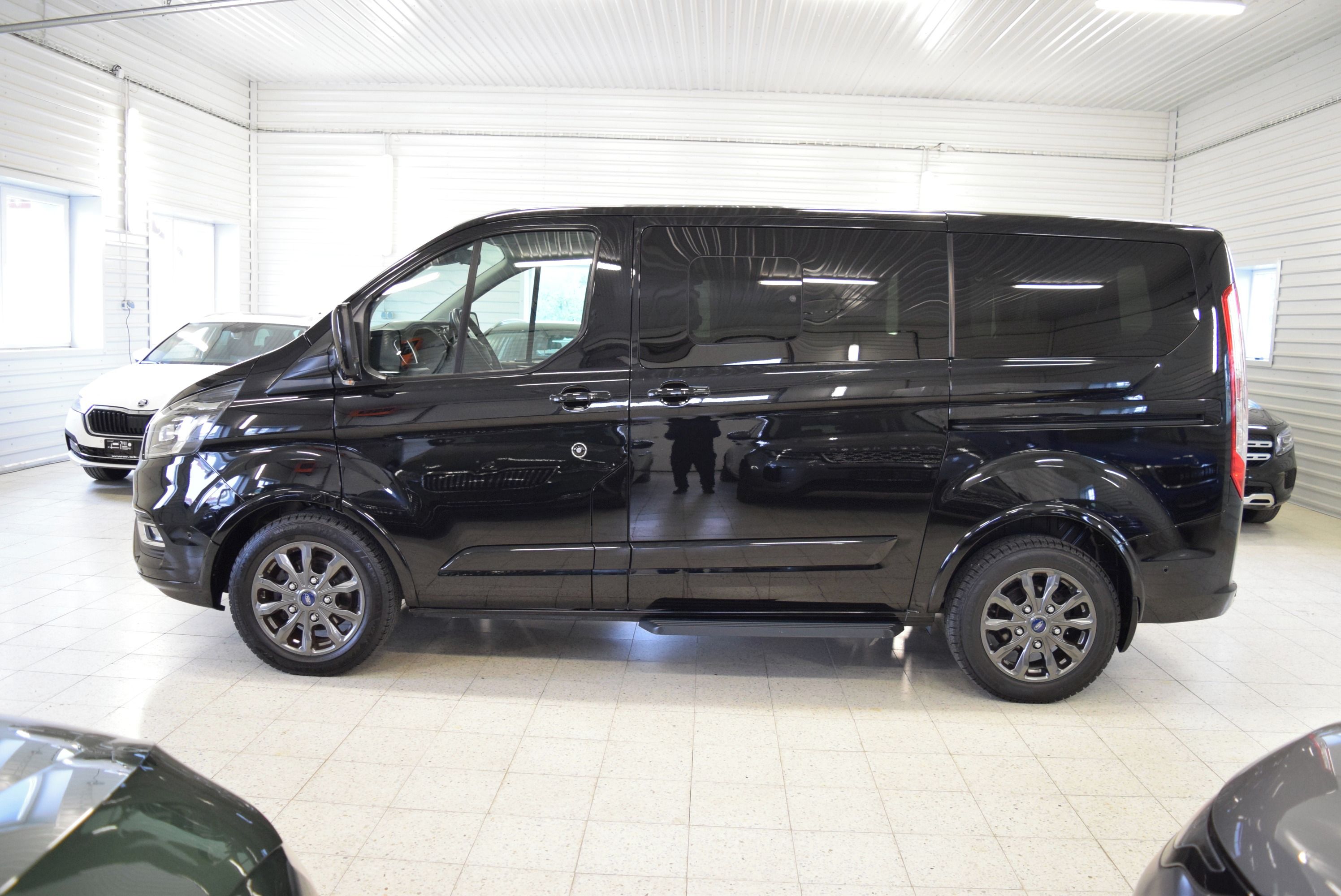 Ford Tourneo Custom, 2.0 TDCI TITANIUM X 132 kW 8M. - fotka 2