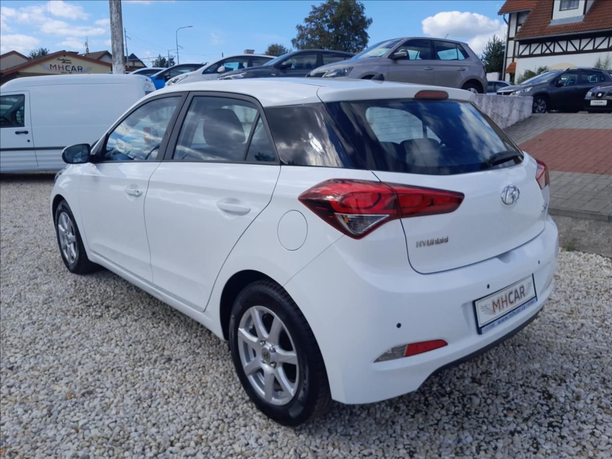 Hyundai i20, 1,25i 16V 55kW - fotka 5