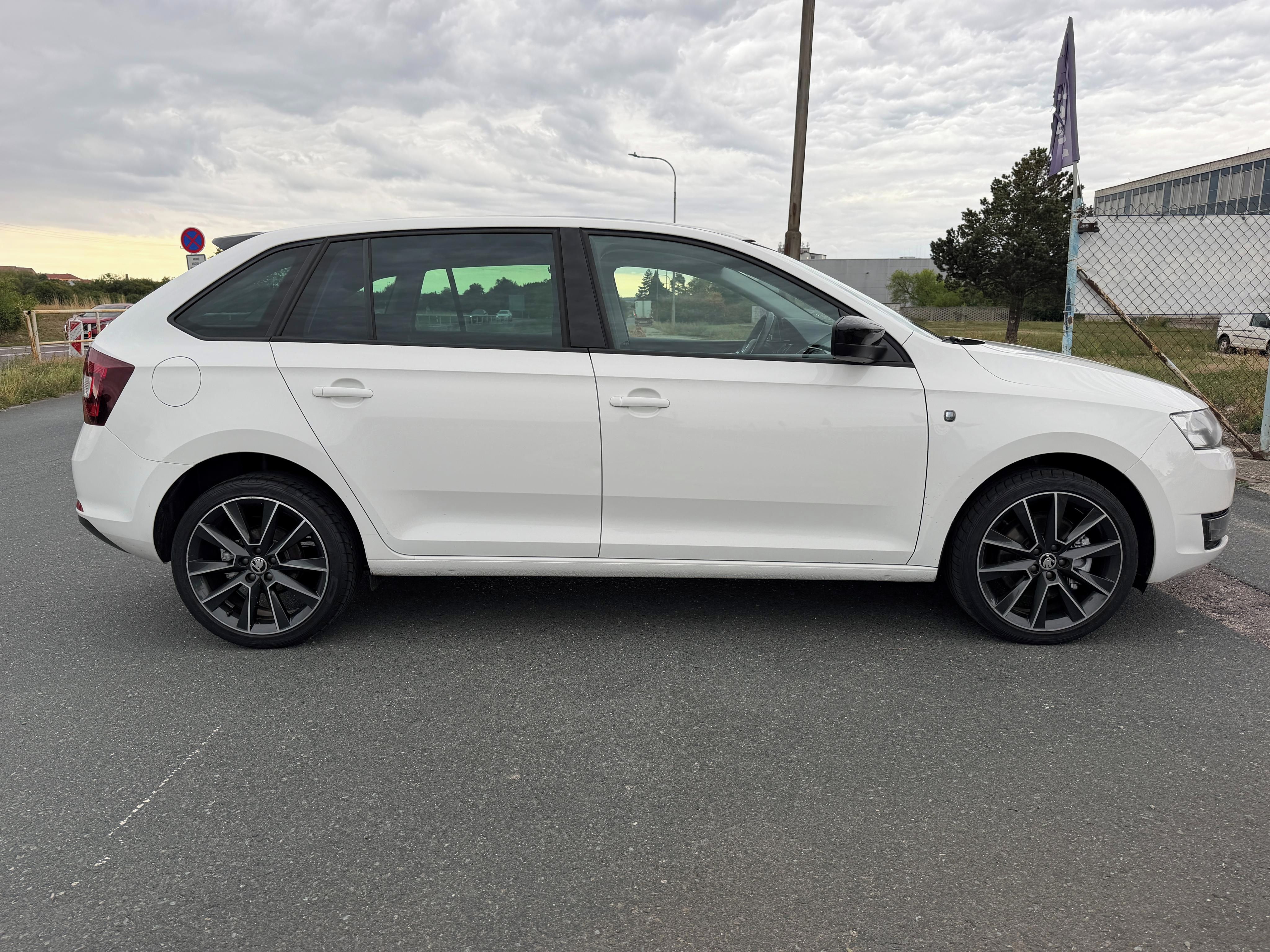 Škoda Rapid, 1.2 TSI 77kW AUT.KLIMA,PANORAM - fotka 4