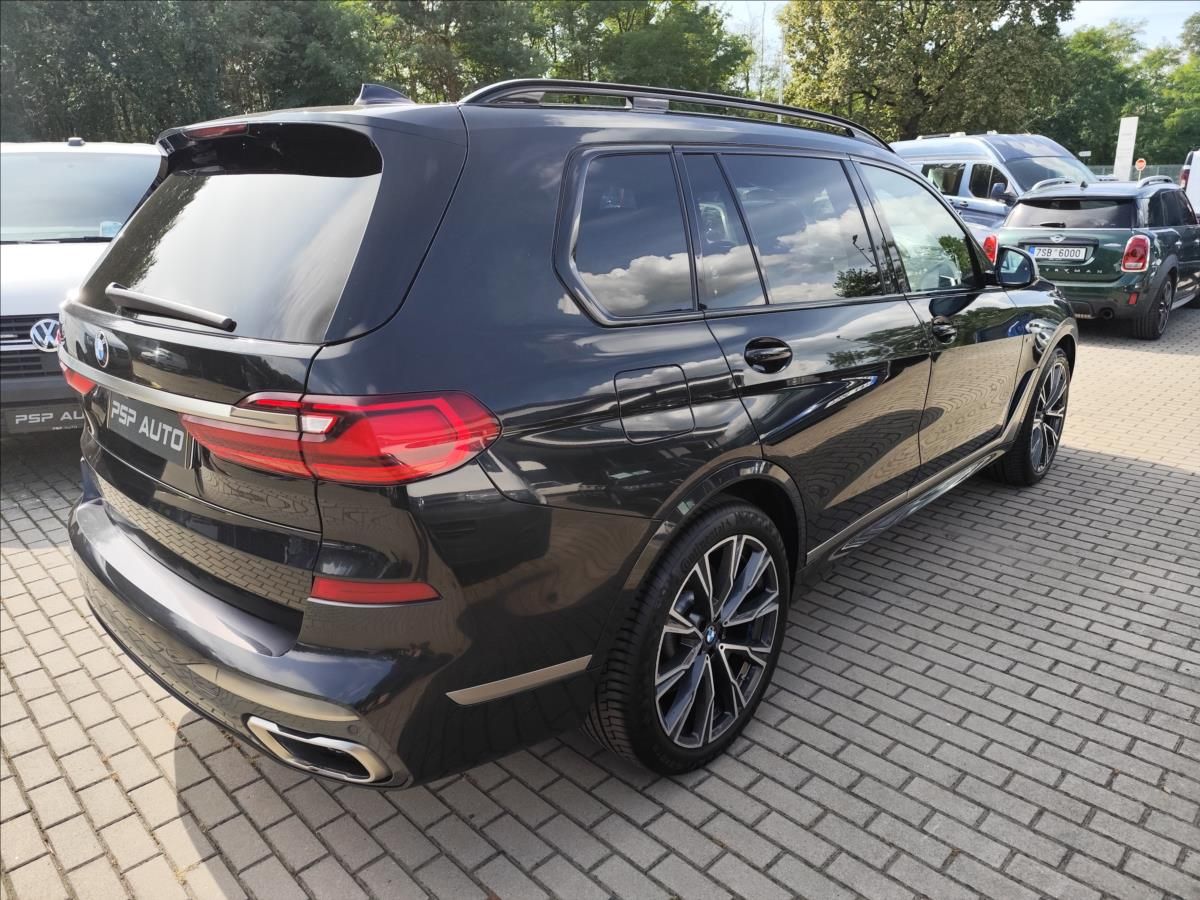 BMW X7, M50i M-PAKET Xdrive 1.MAJ ČR 3 - fotka 2