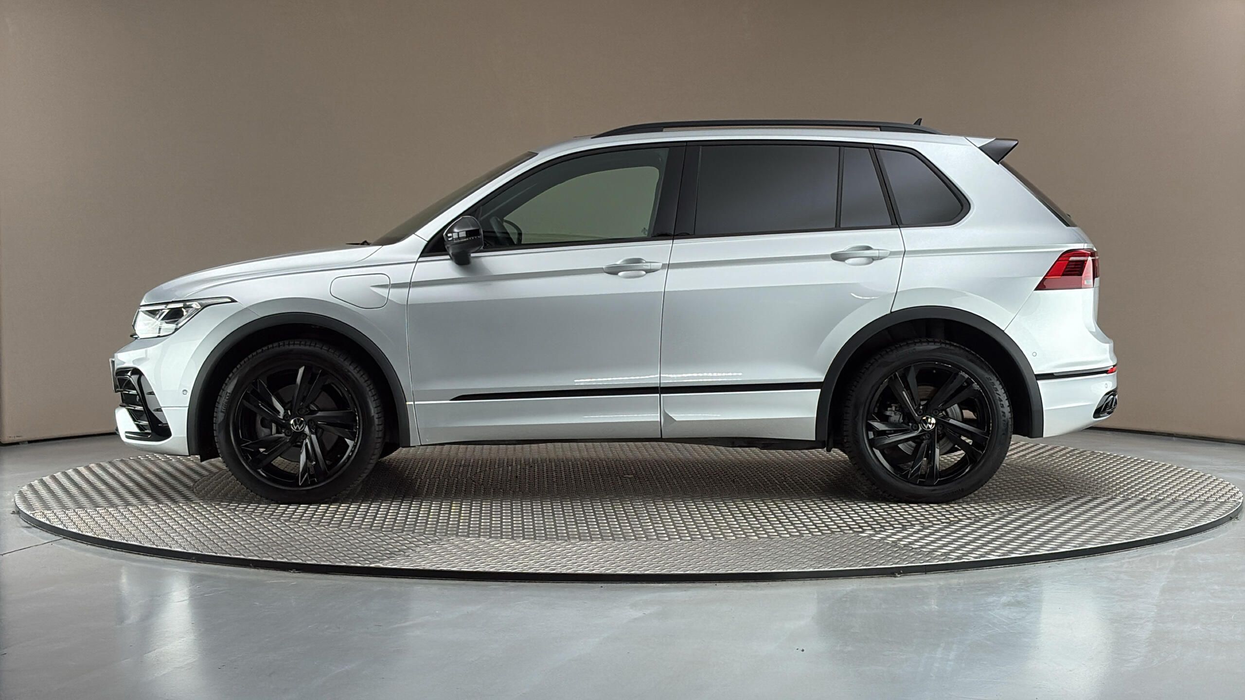 Volkswagen Tiguan, 1.4 TSI PHEV DSG R-Line - fotka 4