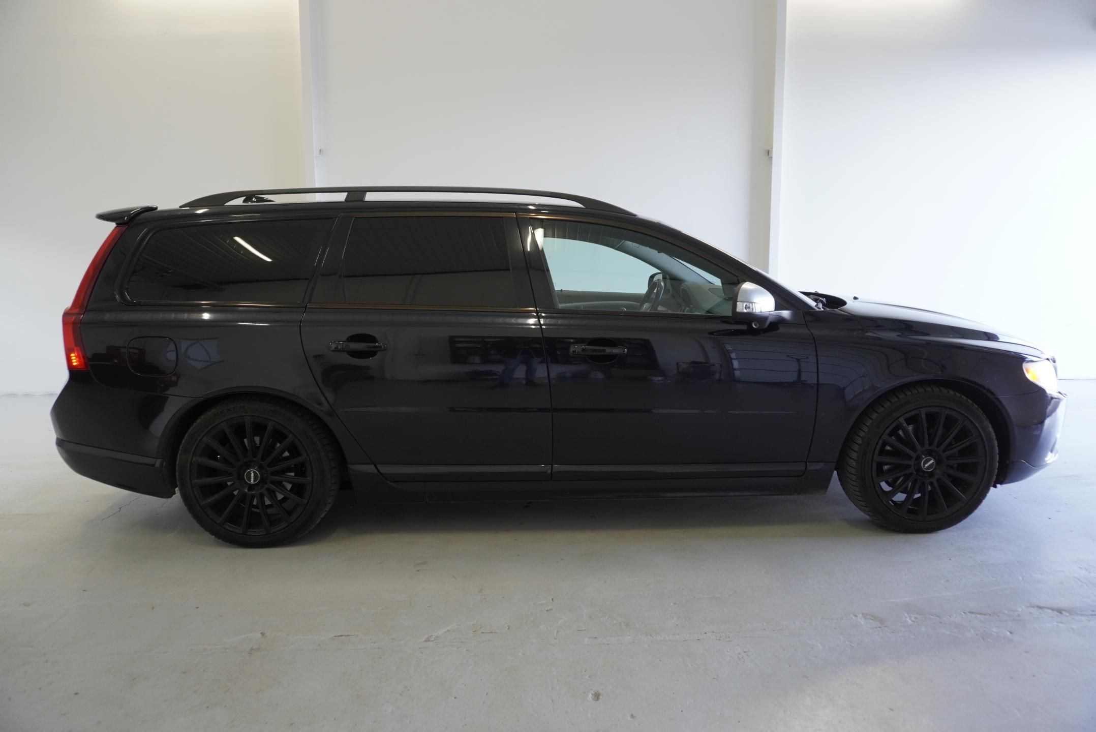 Volvo V70, T6 R-DESIGN 4WD AUT. - fotka 4