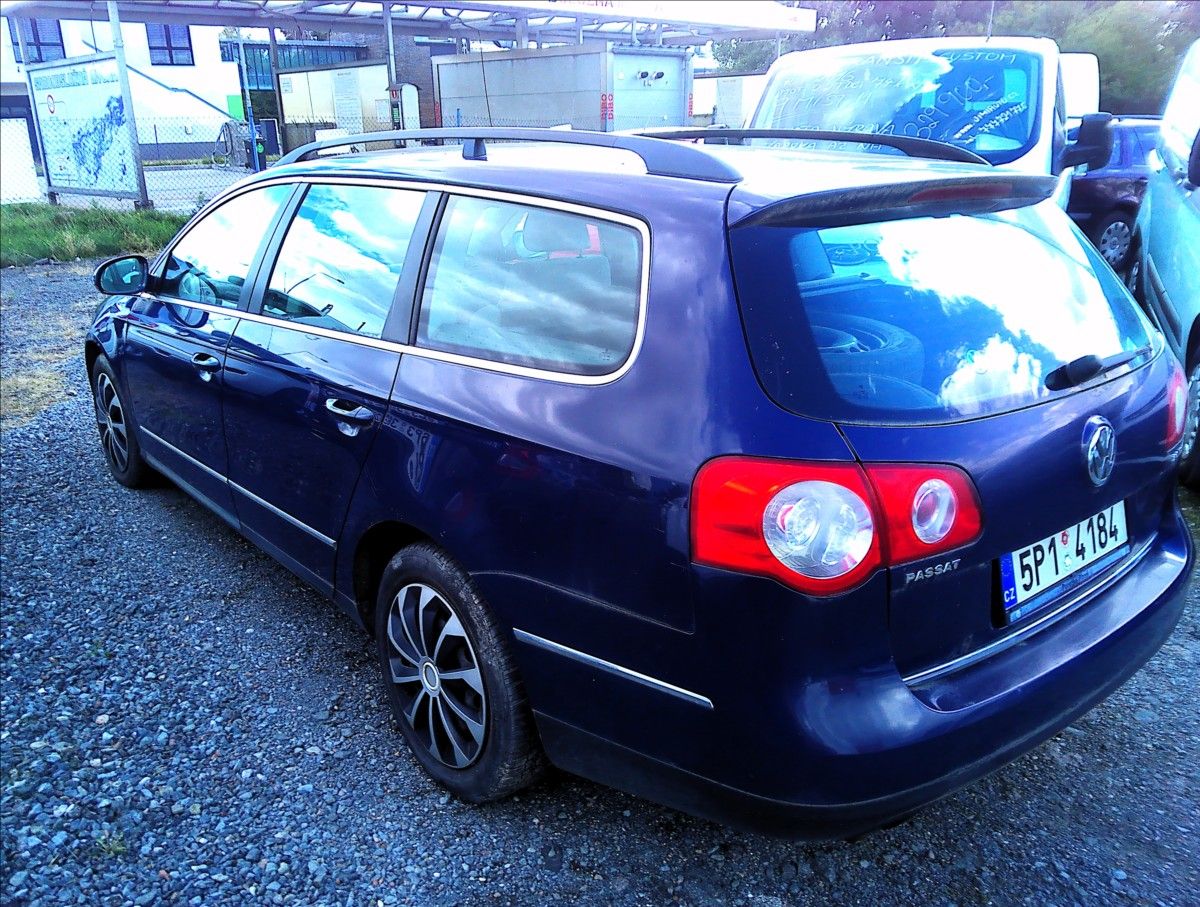 Volkswagen Passat, 2,0   TDI PŮVOD ČR - fotka 5
