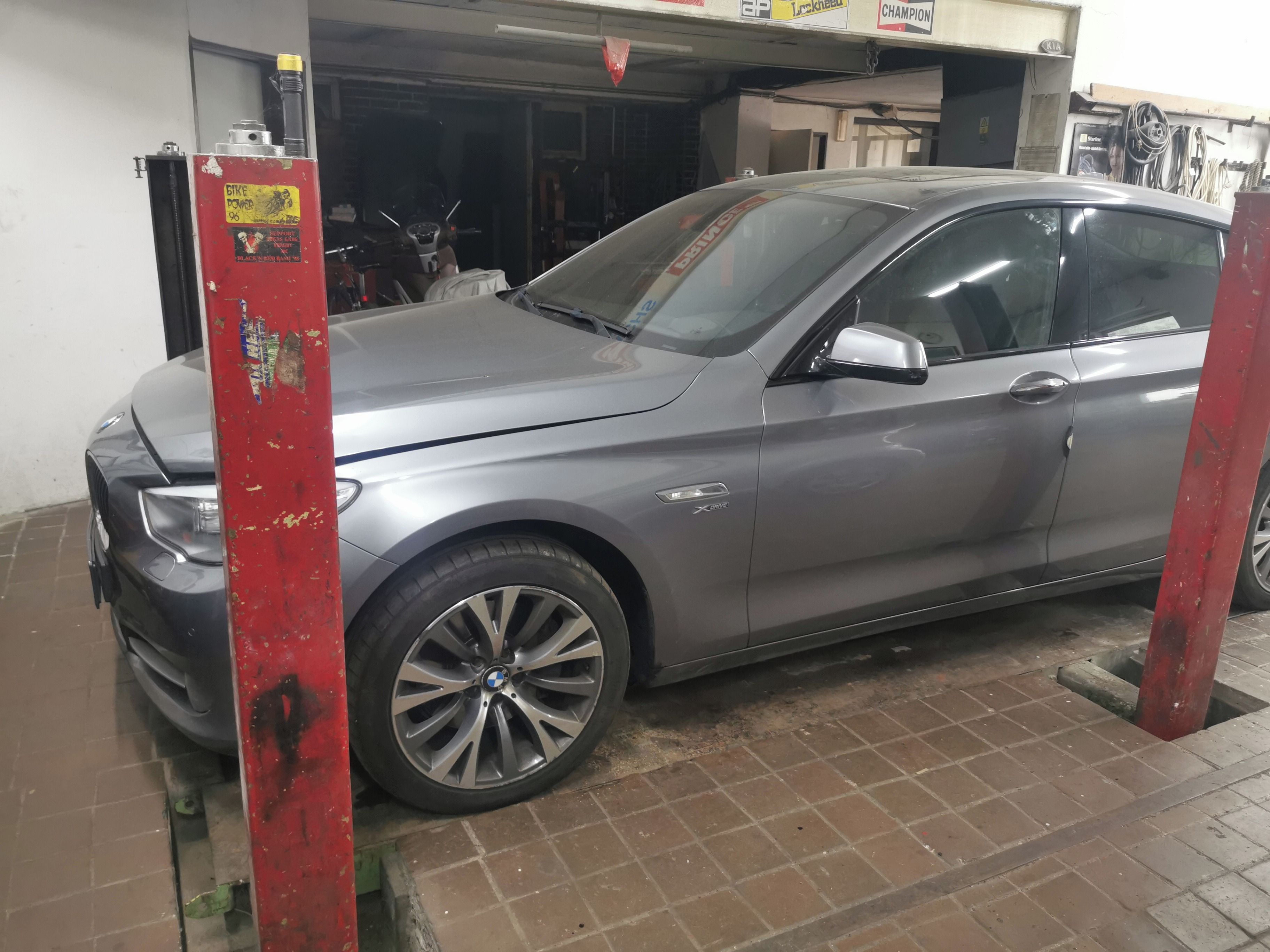 BMW Řada 5, 530d GT xDrive, vadný motor - fotka 2