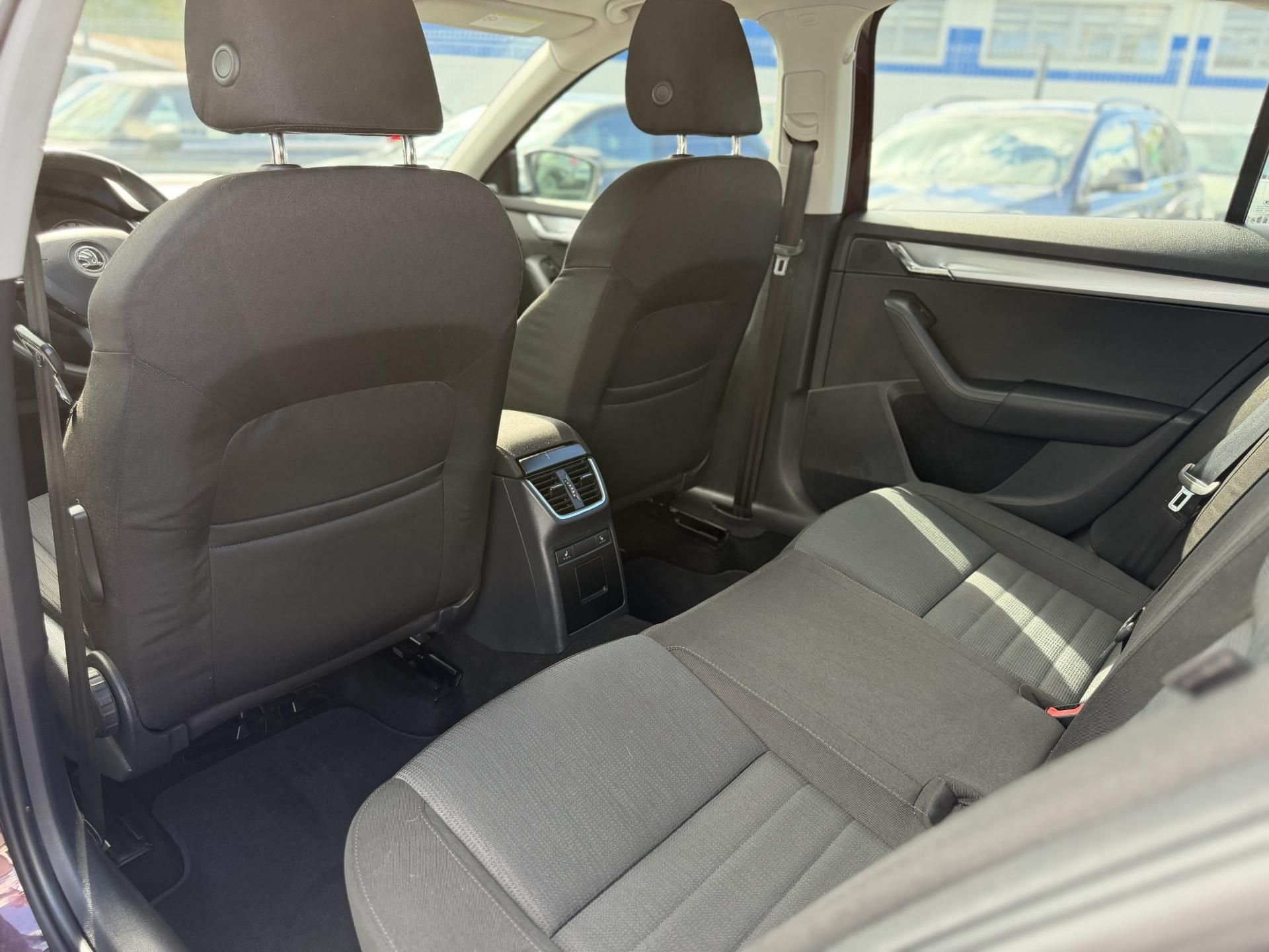 Škoda Octavia, 2.0 TDi, 110kw, pano, taž. ČR - fotka 6