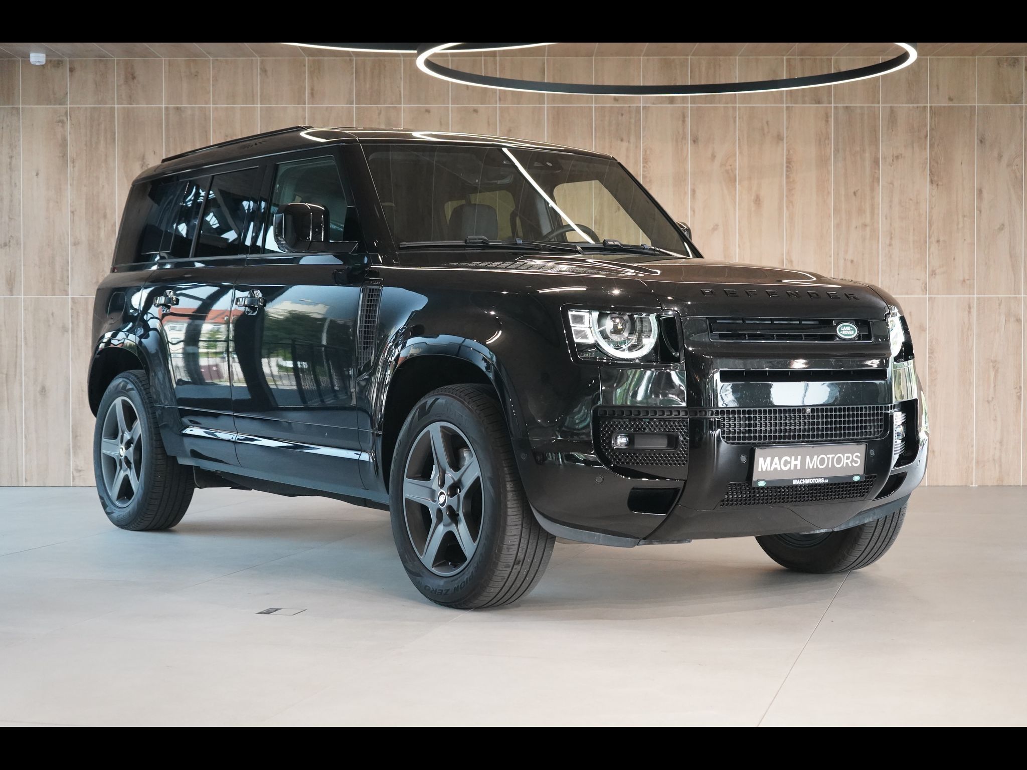 Land Rover Defender, 110 D300 X-Dynamic SE - fotka 4
