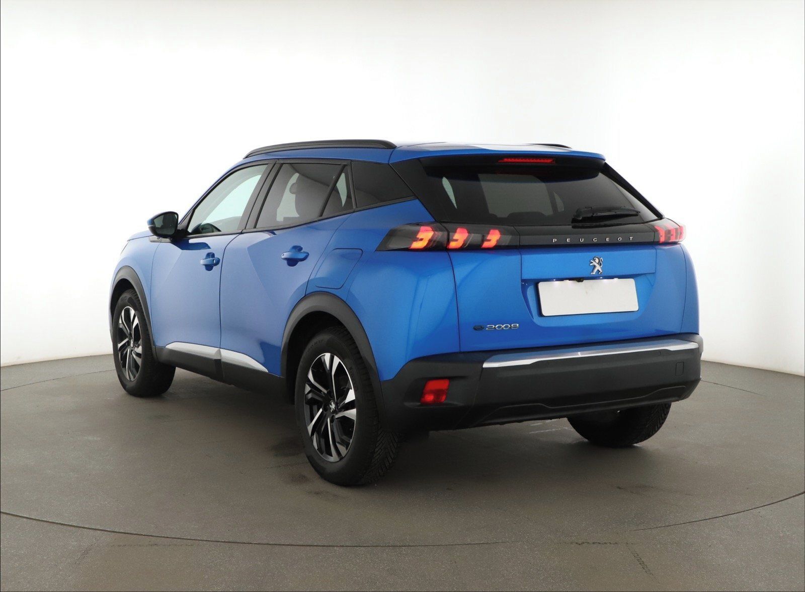 Peugeot 2008, 50 kWh, SoH 92%, Allure - fotka 4