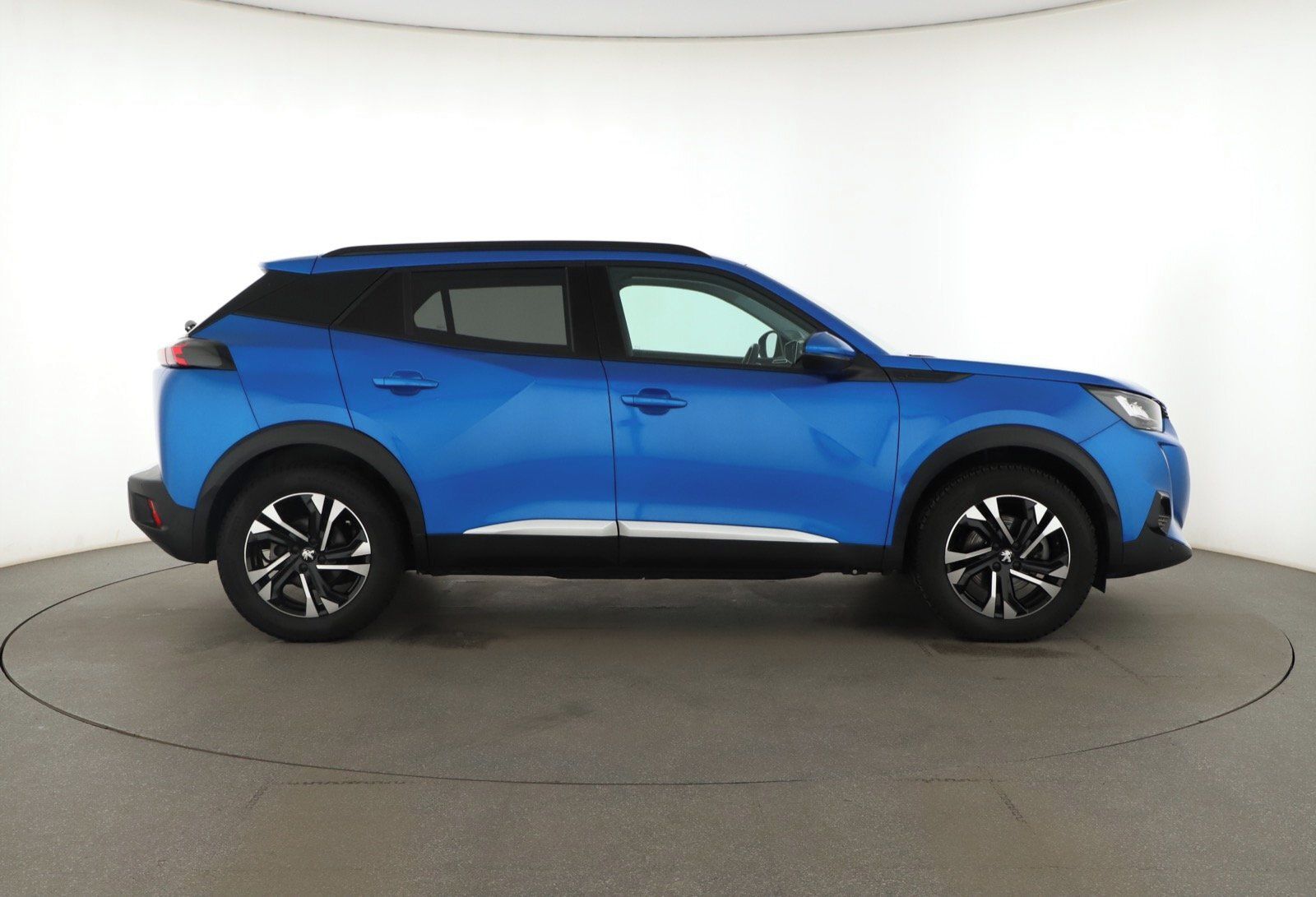 Peugeot 2008, 50 kWh, SoH 92%, Allure - fotka 6