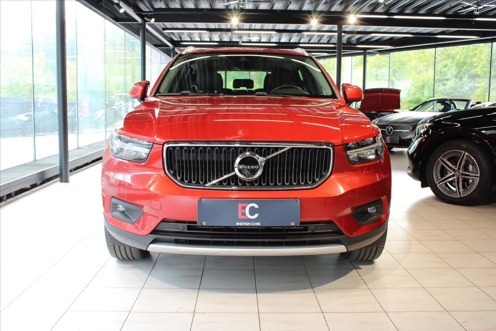 Volvo XC40, D4 AWD Momentum PilotAs/360°/P - fotka 2
