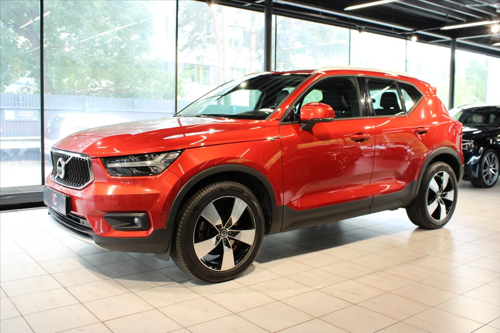 Volvo XC40, D4 AWD Momentum PilotAs/360°/P - fotka 3