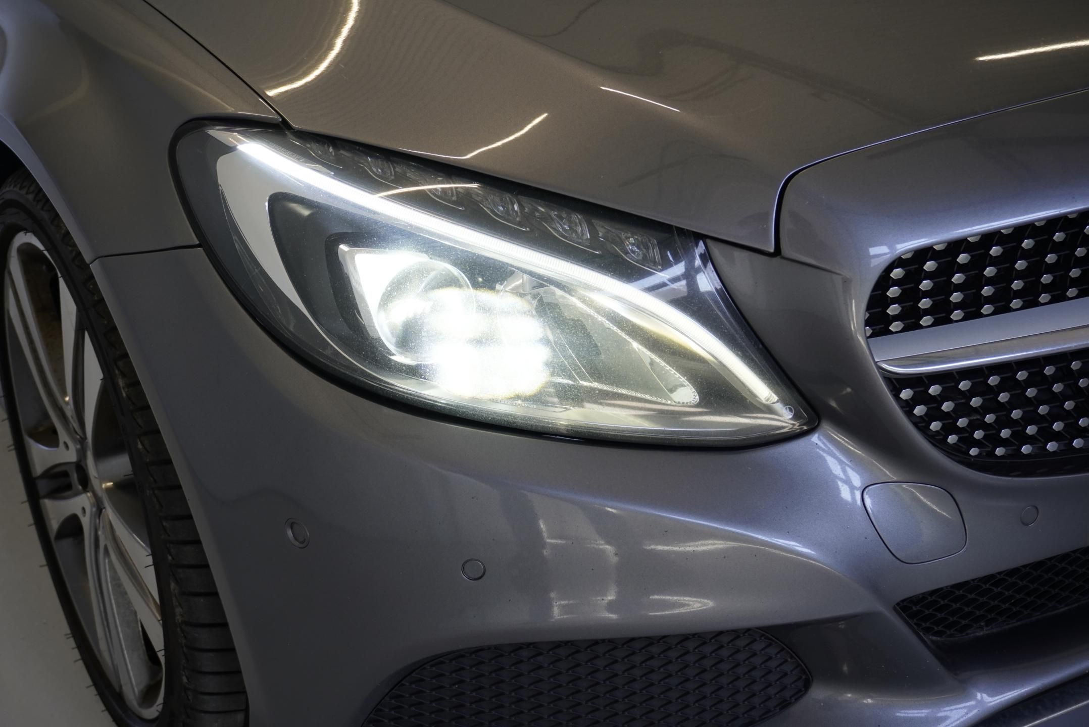 Mercedes-Benz Třídy C, C 250 2.0-155 KW EDITION 1 - fotka 4