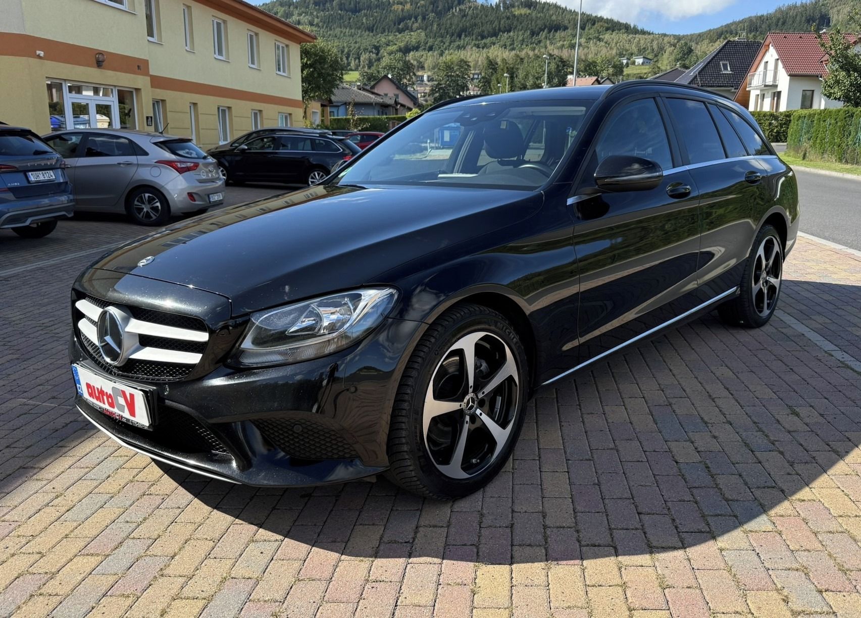 Mercedes-Benz Třídy C, 220 d T 4MATIC 9G DPH - fotka 2