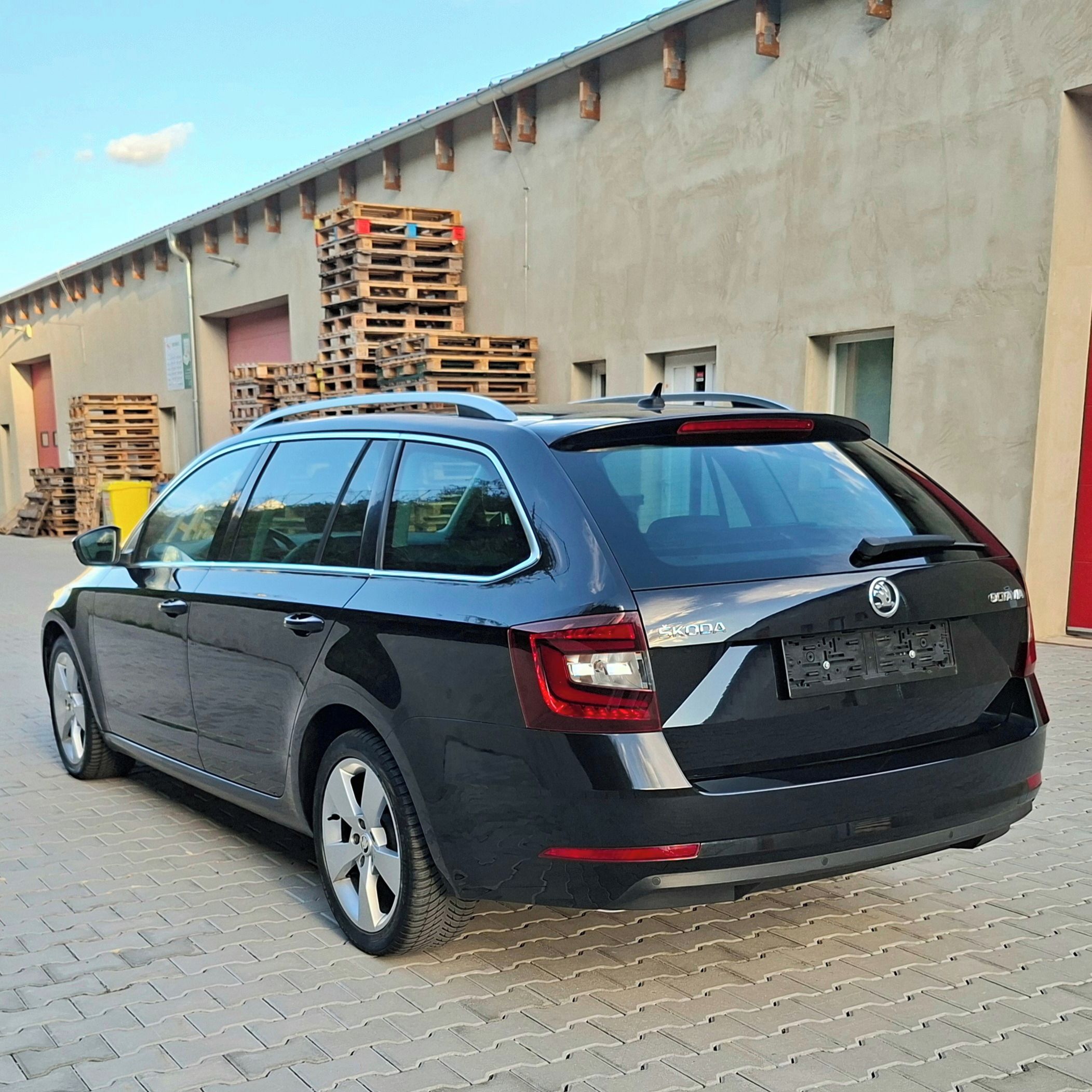 Škoda Octavia, 1.4 TSI 110kW FULL LED - fotka 5
