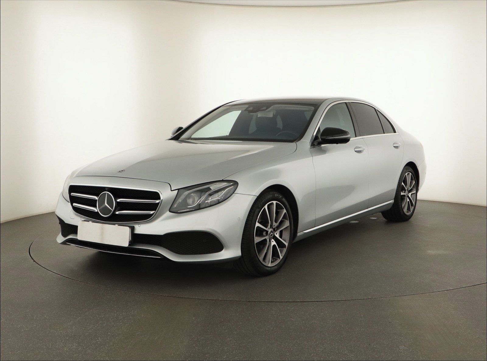Mercedes-Benz Třídy E, 200 d, Automat, Kůže, Navi - fotka 2