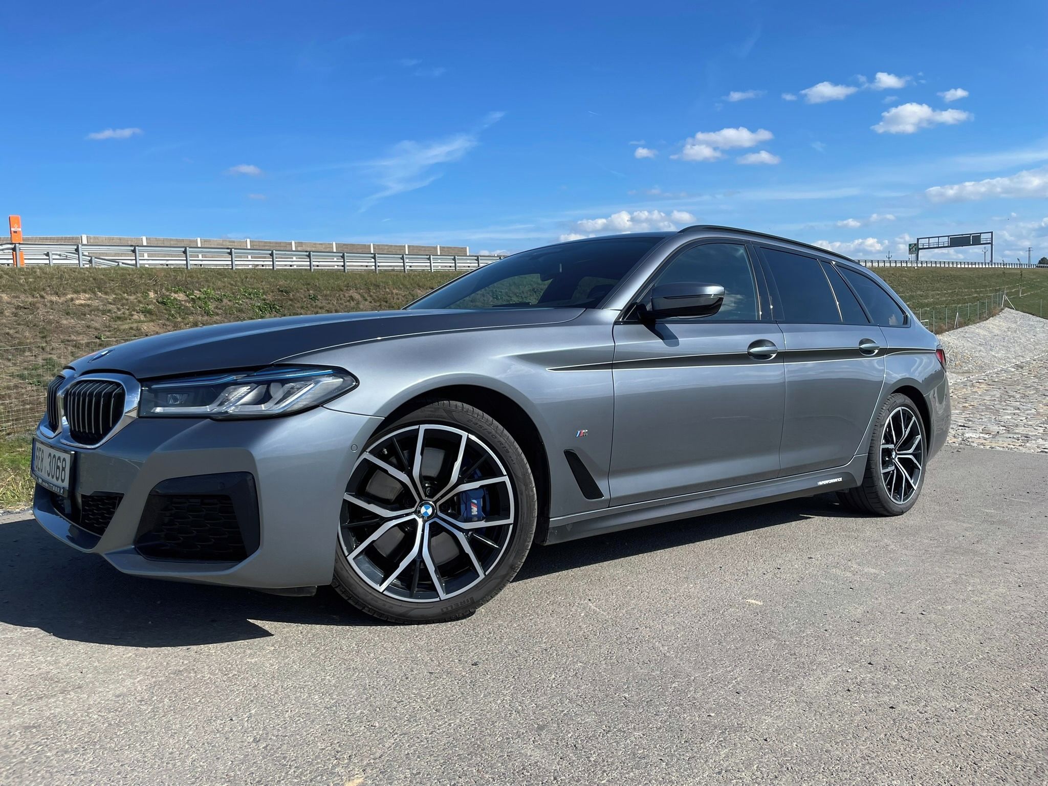 BMW Řada 5, 540d xDrive | V ZÁRUCE - fotka 6