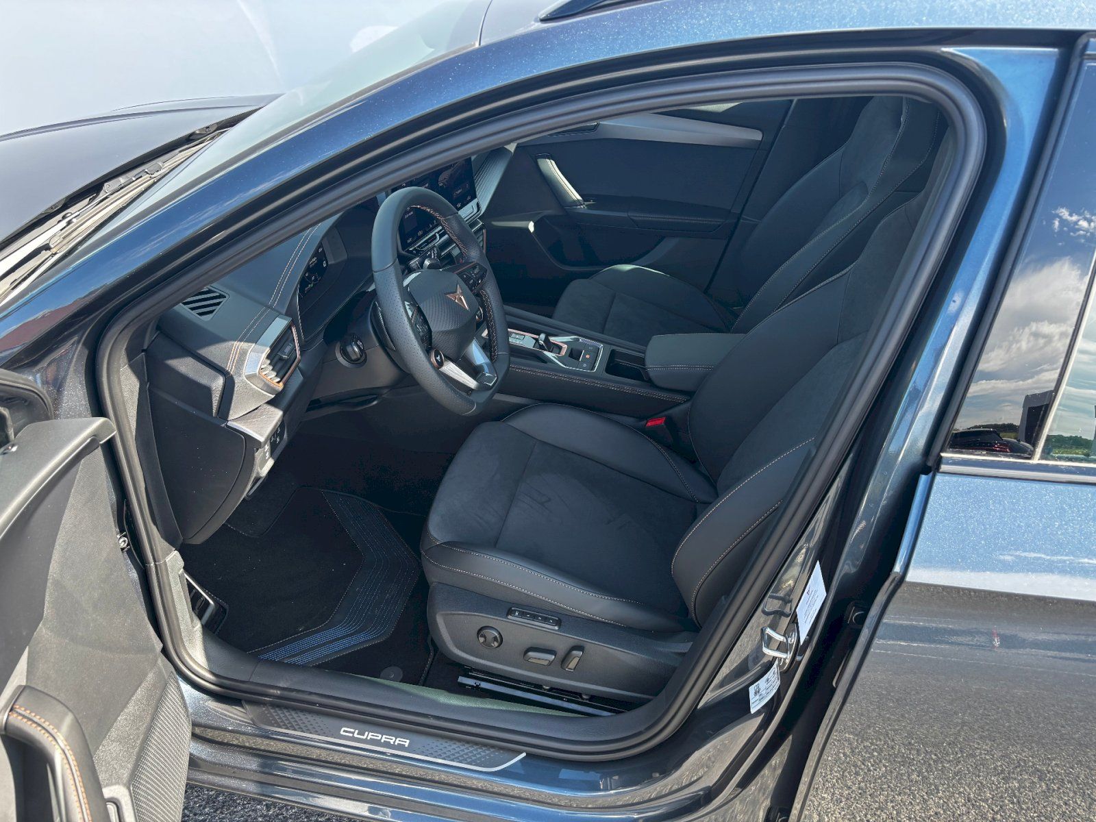 Cupra Leon, LEON SP VZ 2.0 TSI 333K DSG 4W - fotka 6
