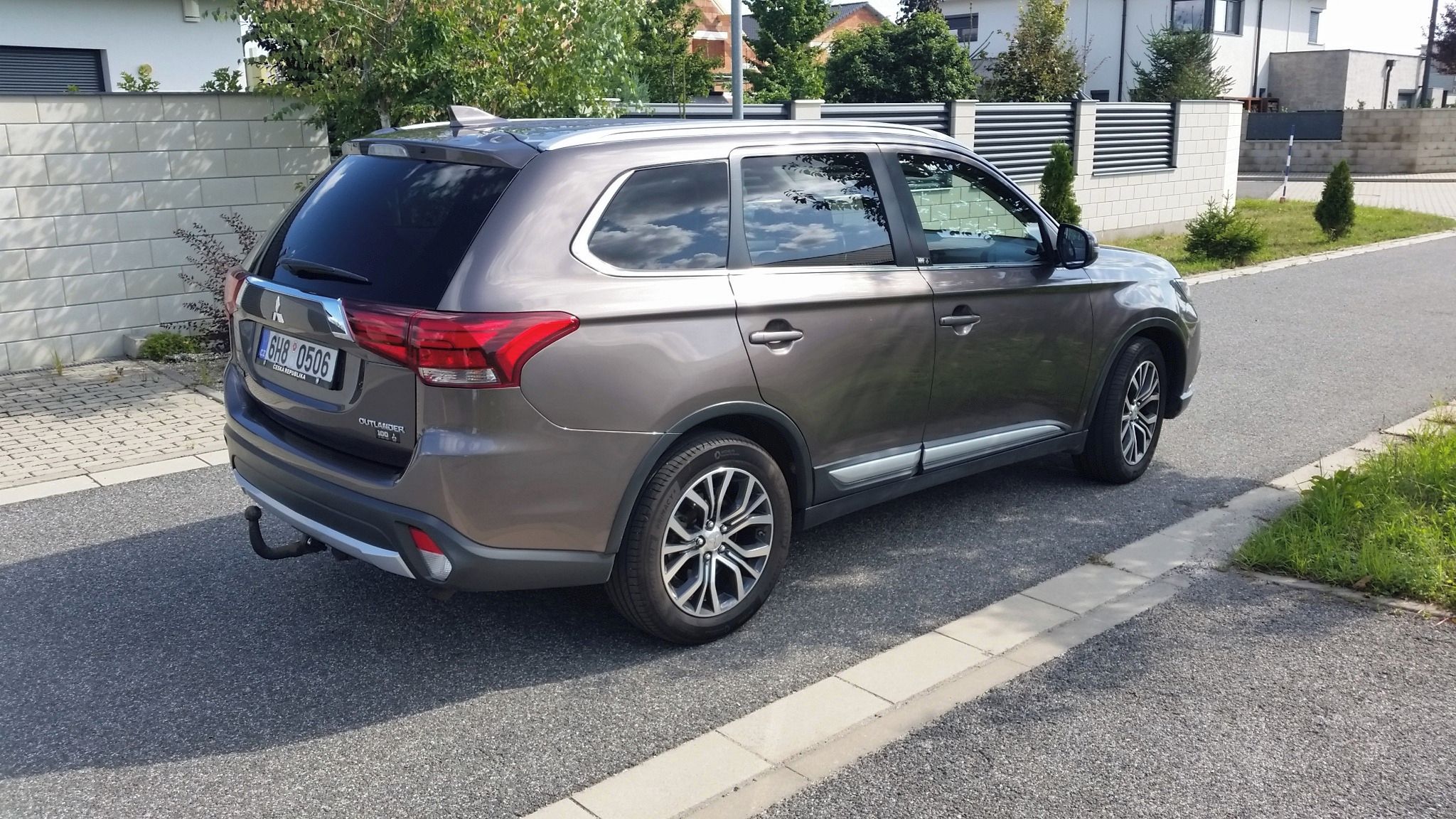 Mitsubishi Outlander, 2.2 DI-D 4x4 původ ČR 7 míst - fotka 3