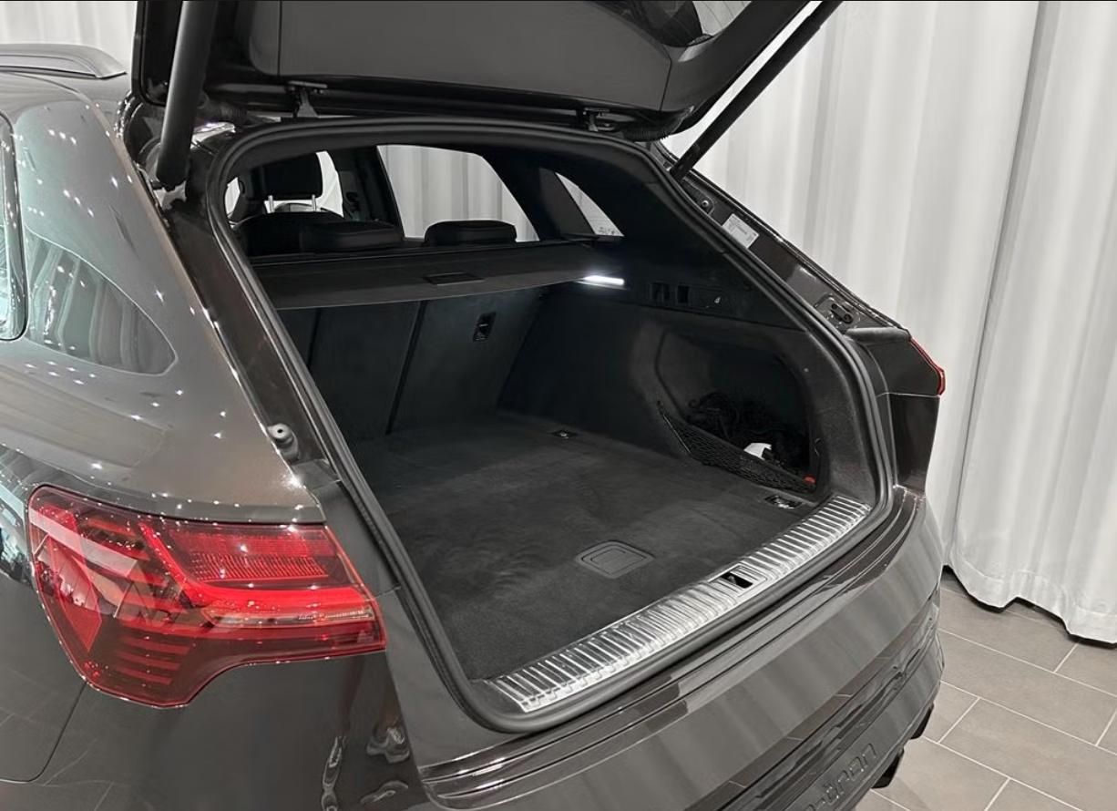 Audi Q8 e-tron, 55 Q 360k Pano Tažné 4 zóny - fotka 4