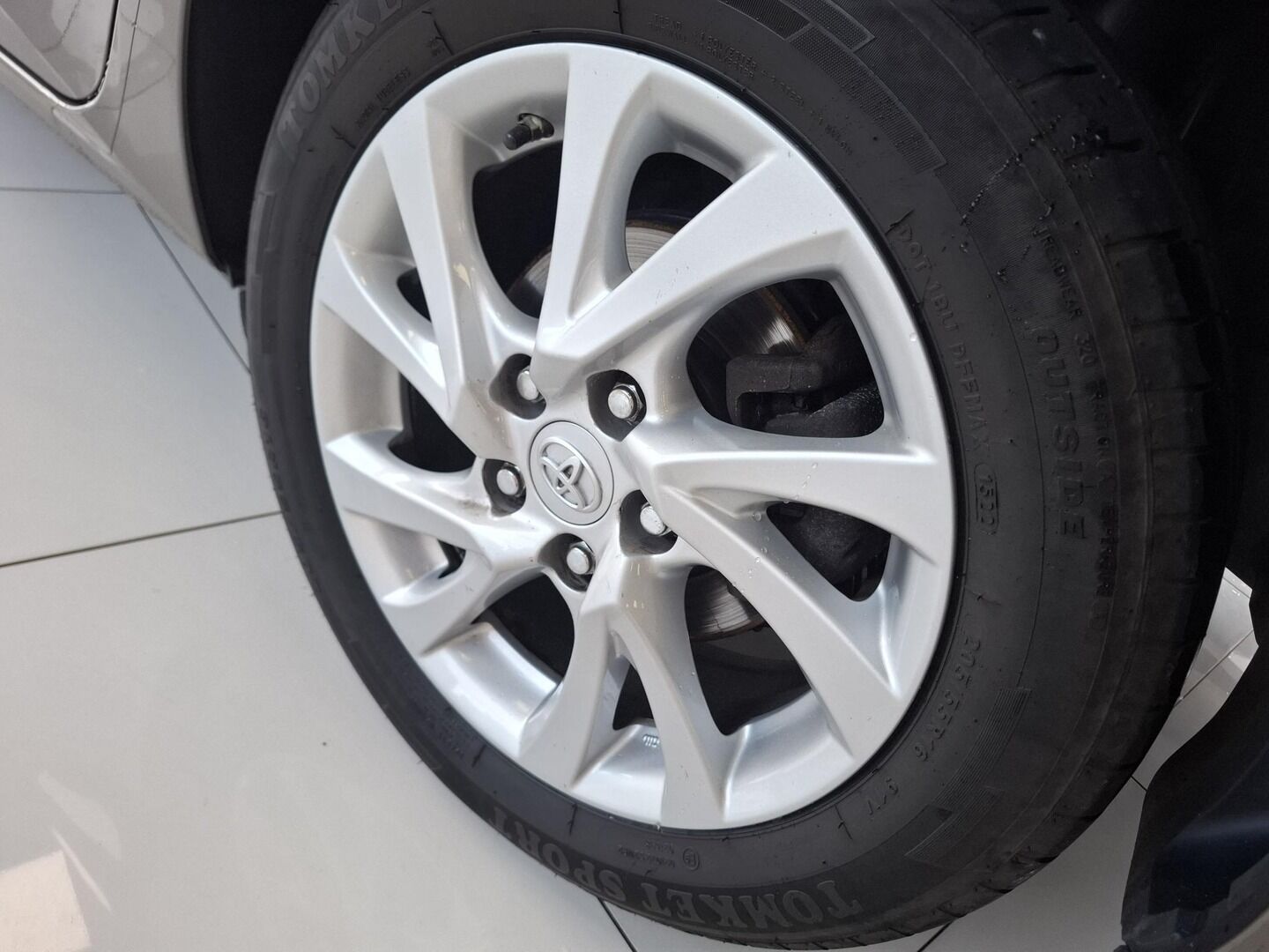 Toyota Auris, 1.6 VVT-i 97KW 2019 - fotka 5