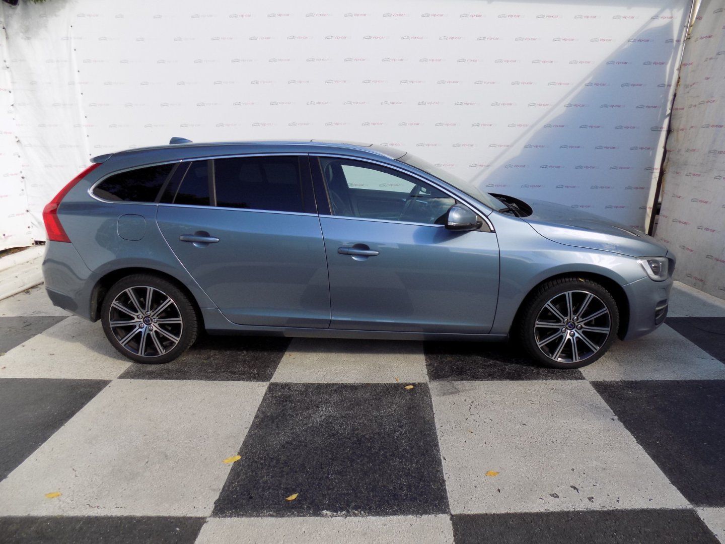 Volvo V60, 2.0-D4/Inscription/LED/DPH/ - fotka 6