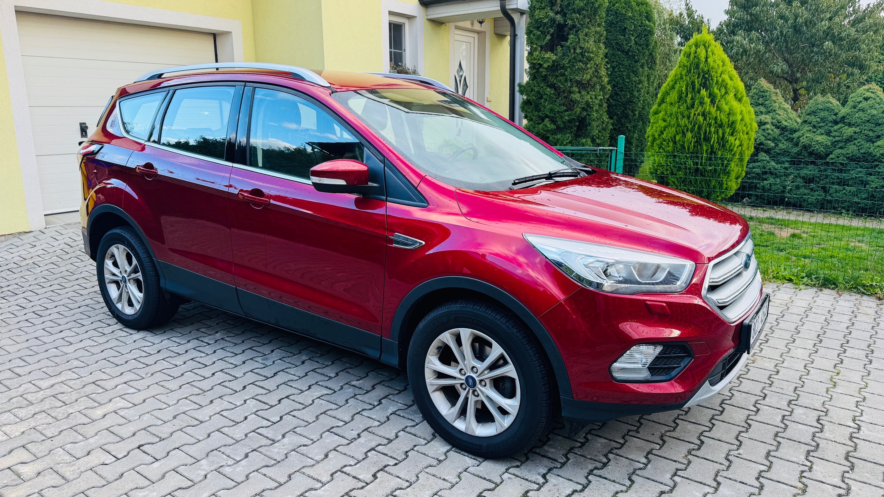 Ford Kuga, 1.5 EcoB, 1.majitel, 91 tis. - fotka 4