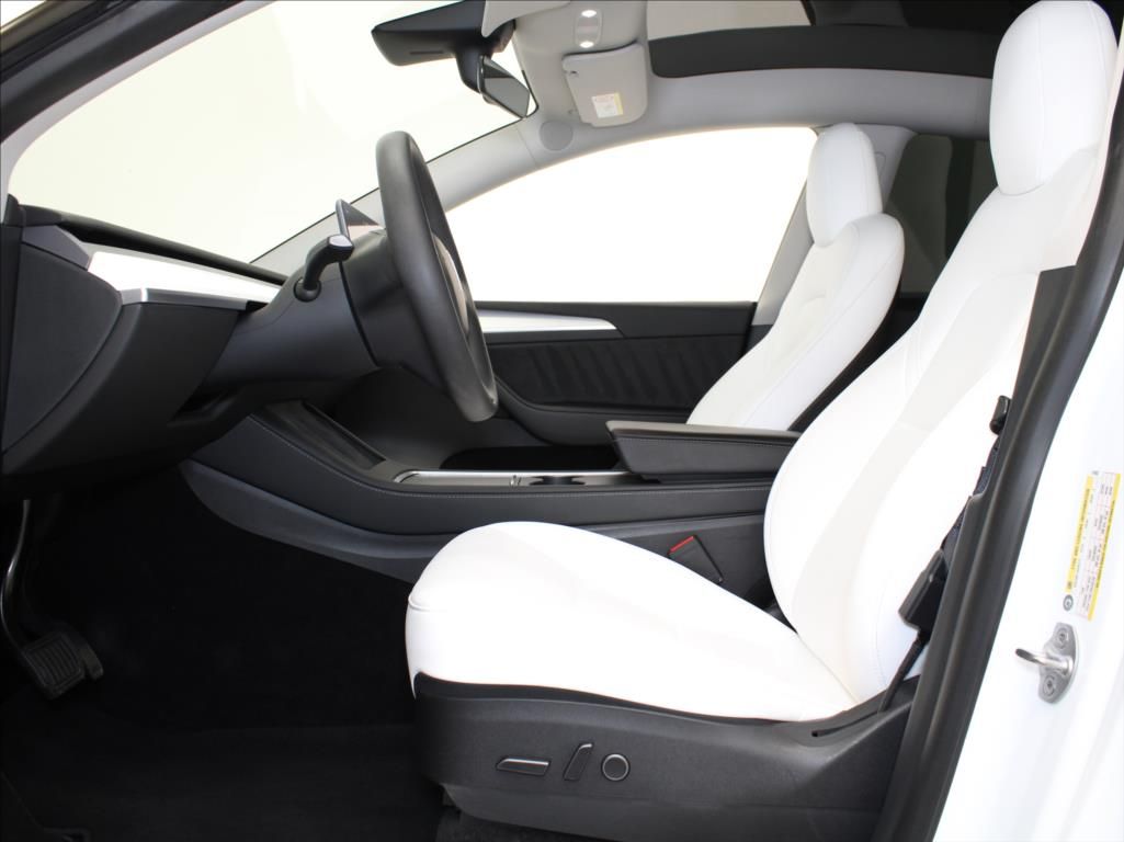 Tesla Model Y, 378kW Long Range 4x4 1.maj. - fotka 6