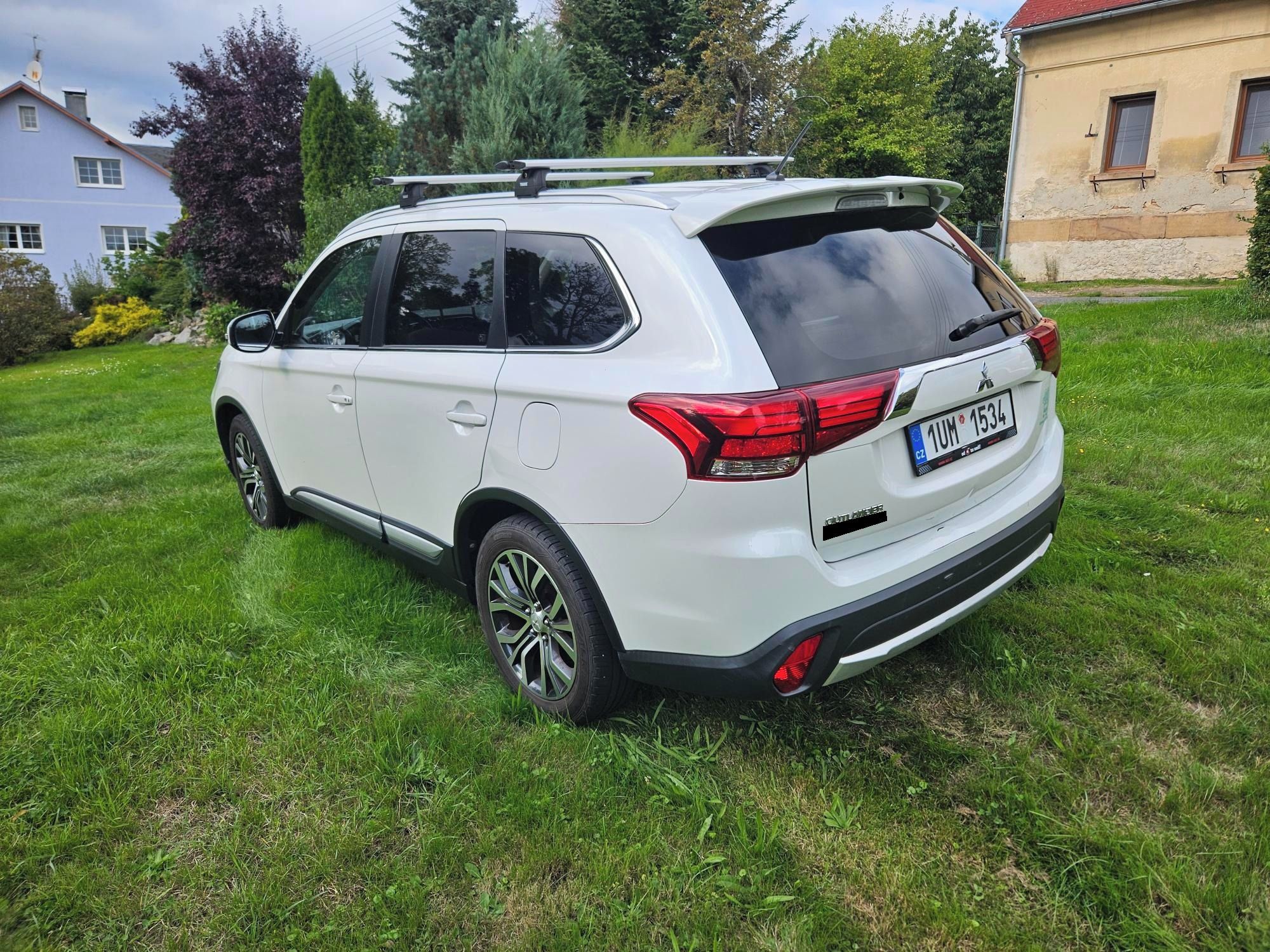 Mitsubishi Outlander, 2,2DI-D,4WD, Automat, 7 míst - fotka 4