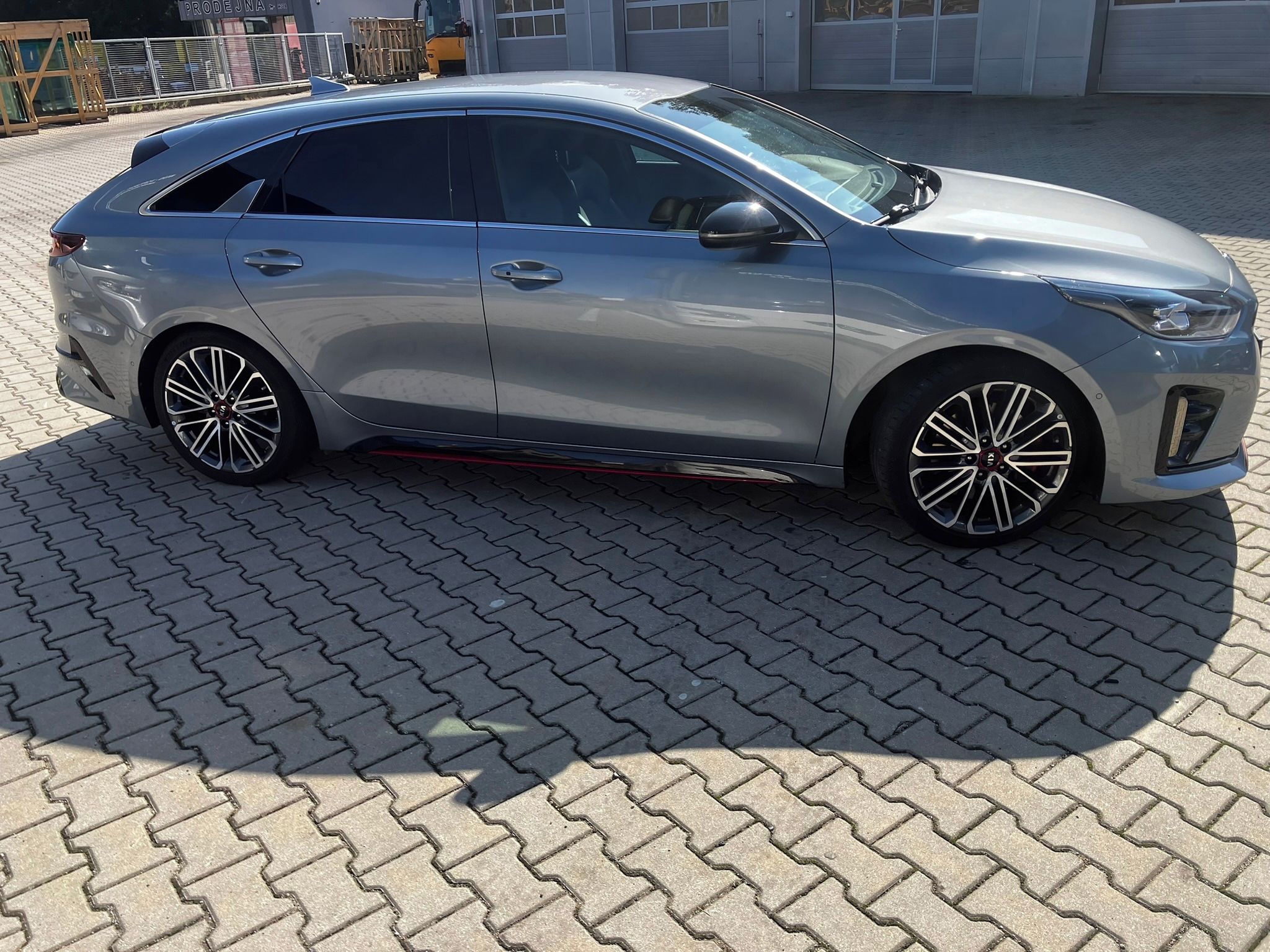 Kia ProCeed, 1,6 TGDi - servisováno - fotka 2