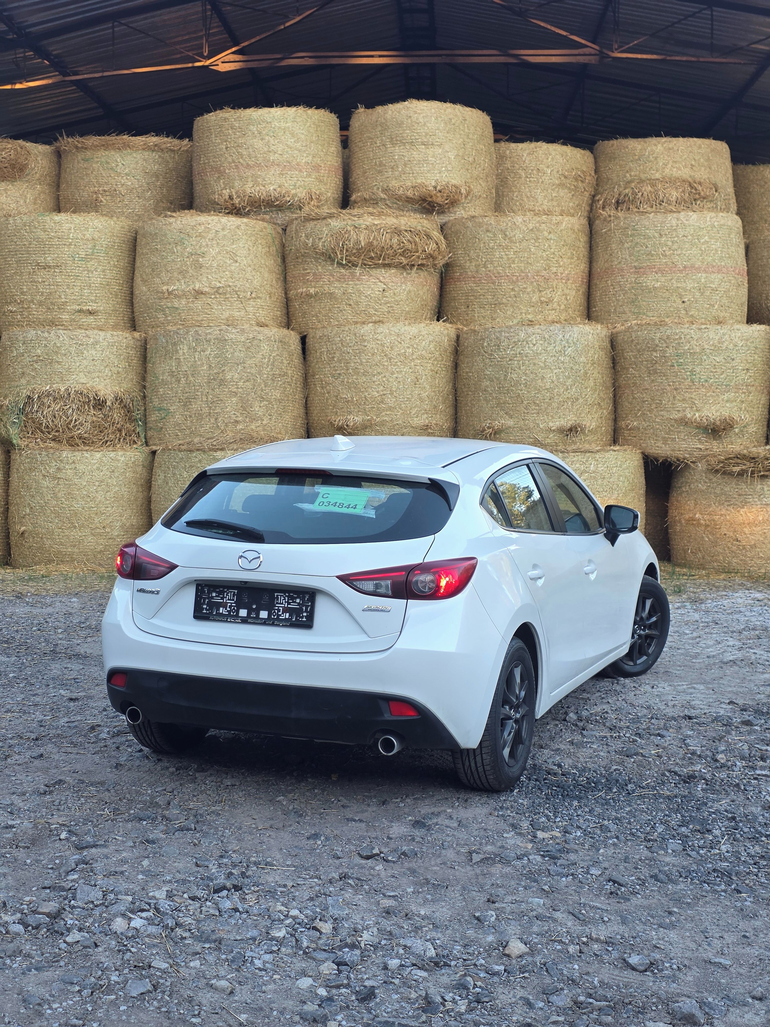 Mazda 3, 2.2 Skyactiv-D - fotka 4
