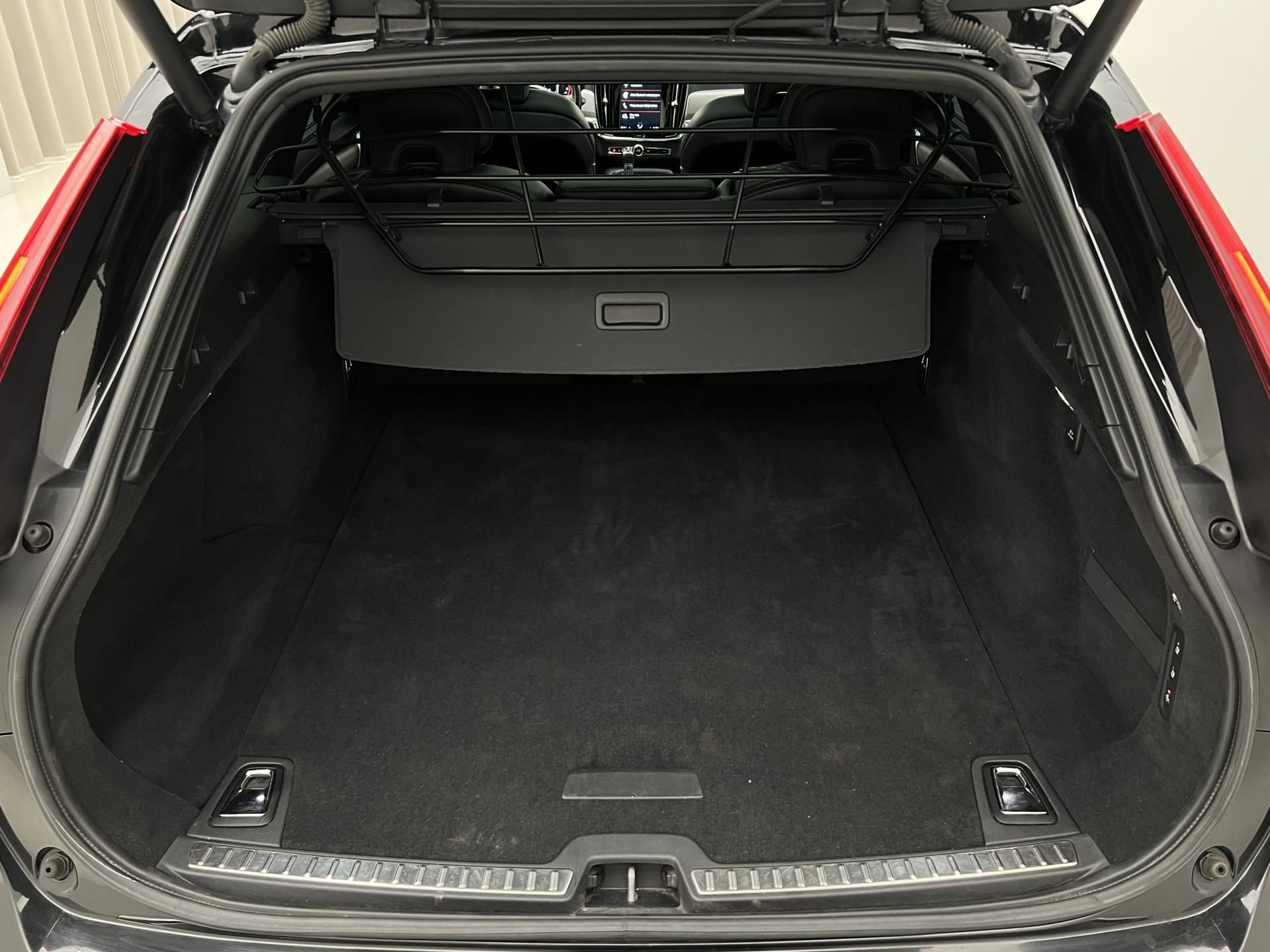 Volvo V90, D5 AWD R-DESIGN AUT - fotka 5