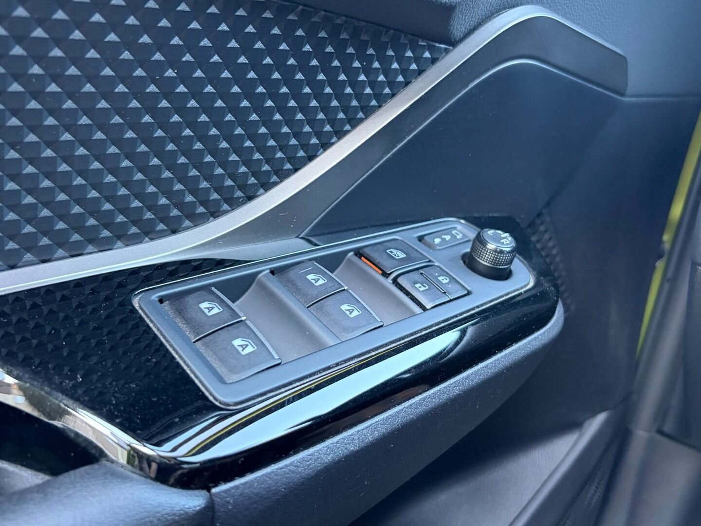 Toyota C-HR, 1.8 Hybrid Premium - fotka 6