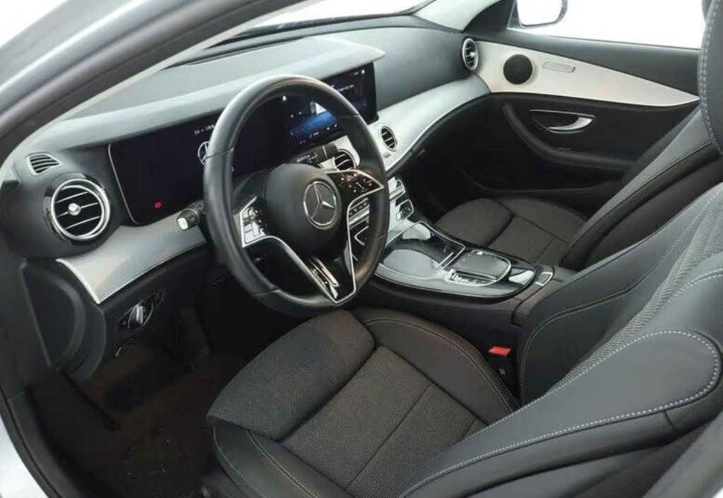 Mercedes-Benz Třídy E, 220 d T AVANTGARDE*Kůže*MBUX* - fotka 6