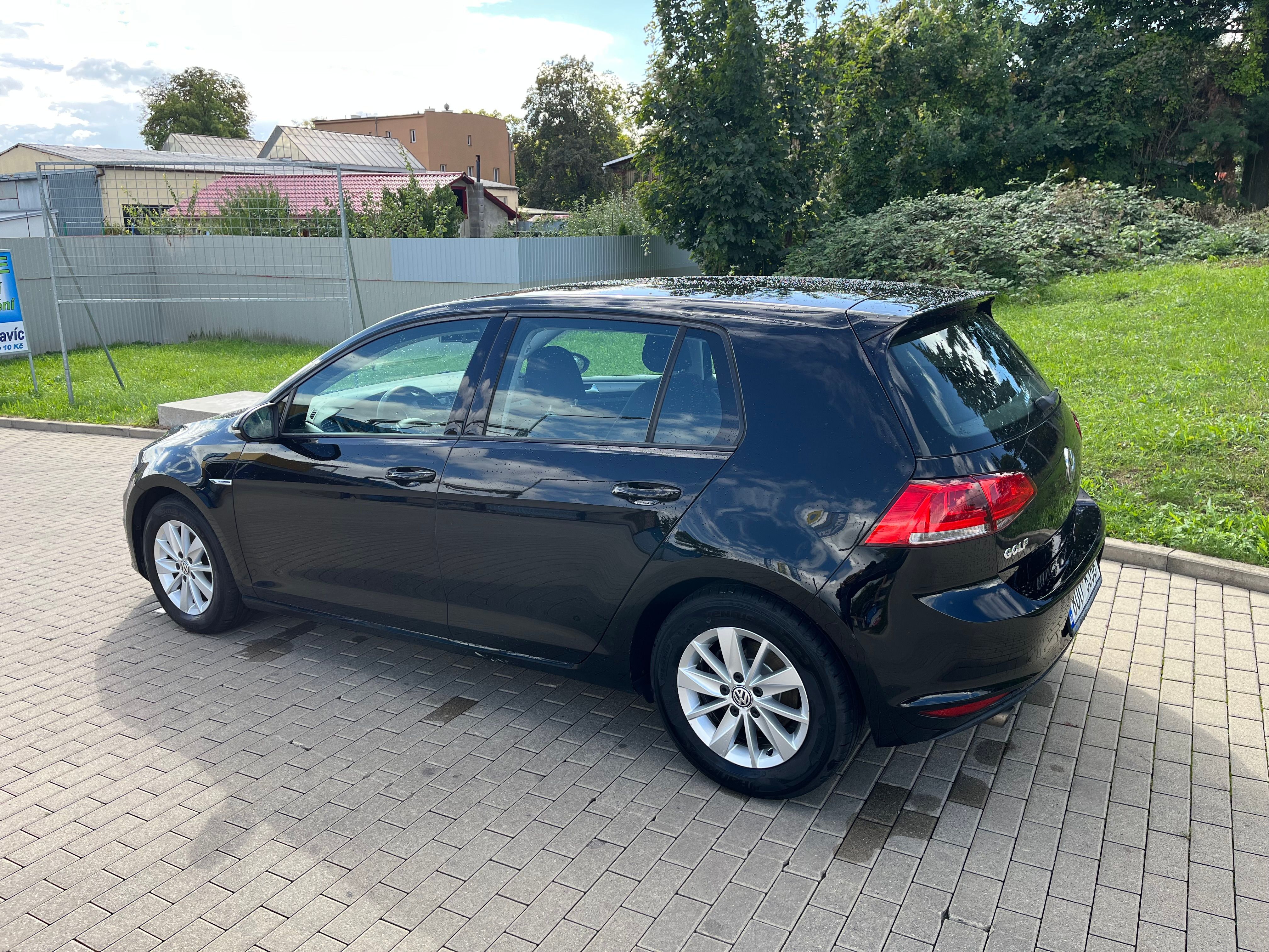 Volkswagen Golf, 1.6 TDI BLUEMOTION - fotka 4