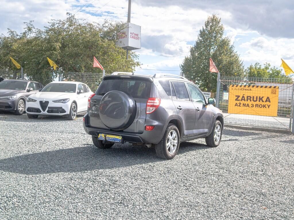 Toyota Rav4, ČR 2.0D 116KW 4x4 – TAŽNÝ - fotka 5
