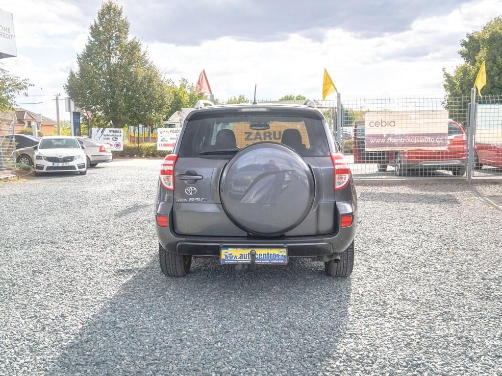 Toyota Rav4, ČR 2.0D 116KW 4x4 – TAŽNÝ - fotka 6