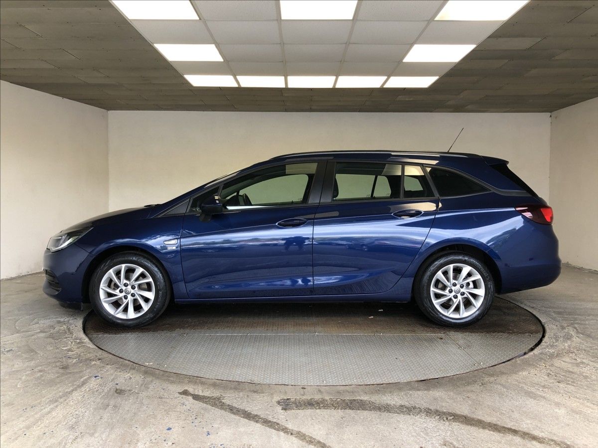 Opel Astra, 1,2 T 81KW Sport Tourer - fotka 4